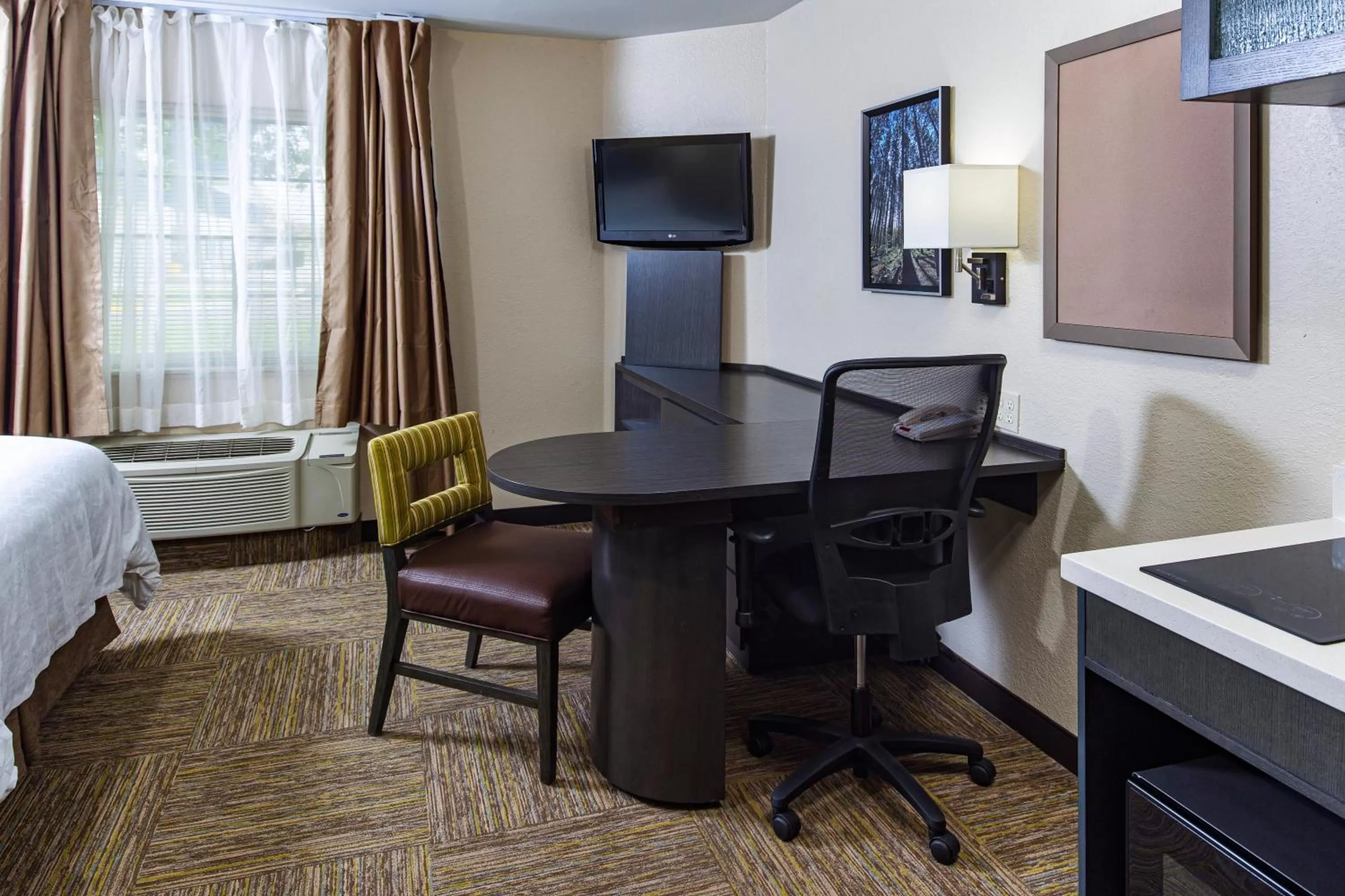 TV and multimedia, Bed in Candlewood Suites Appleton by IHG