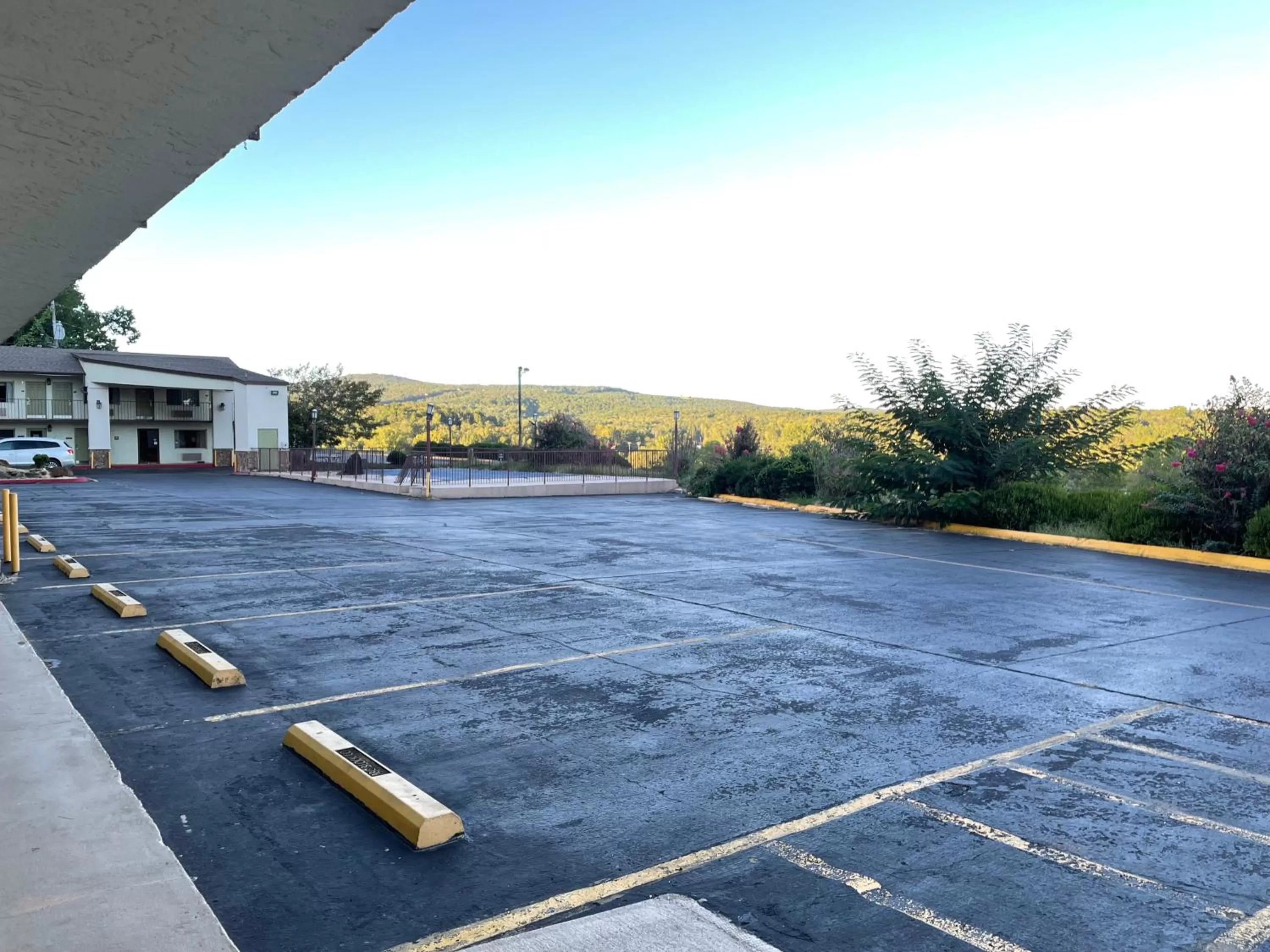 Property building in Quality Inn Clinton North