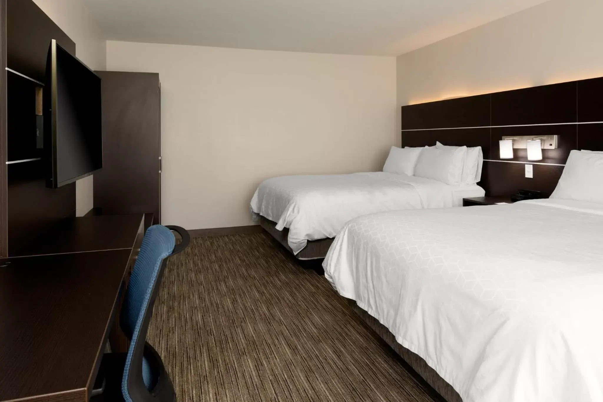 Photo of the whole room, Bed in Holiday Inn Express & Suites - Bullhead City , an IHG Hotel