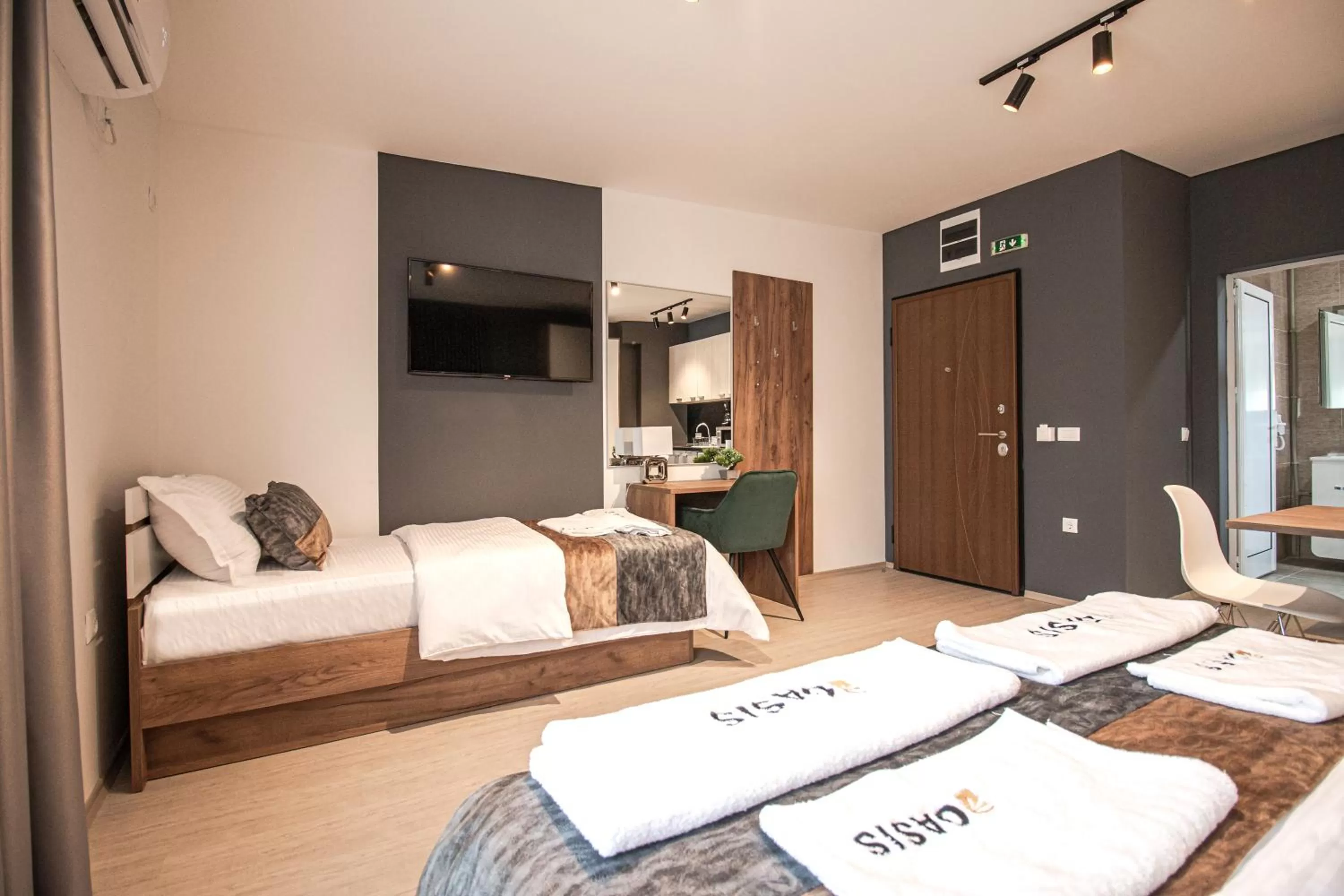 Photo of the whole room in OASIS Apartments