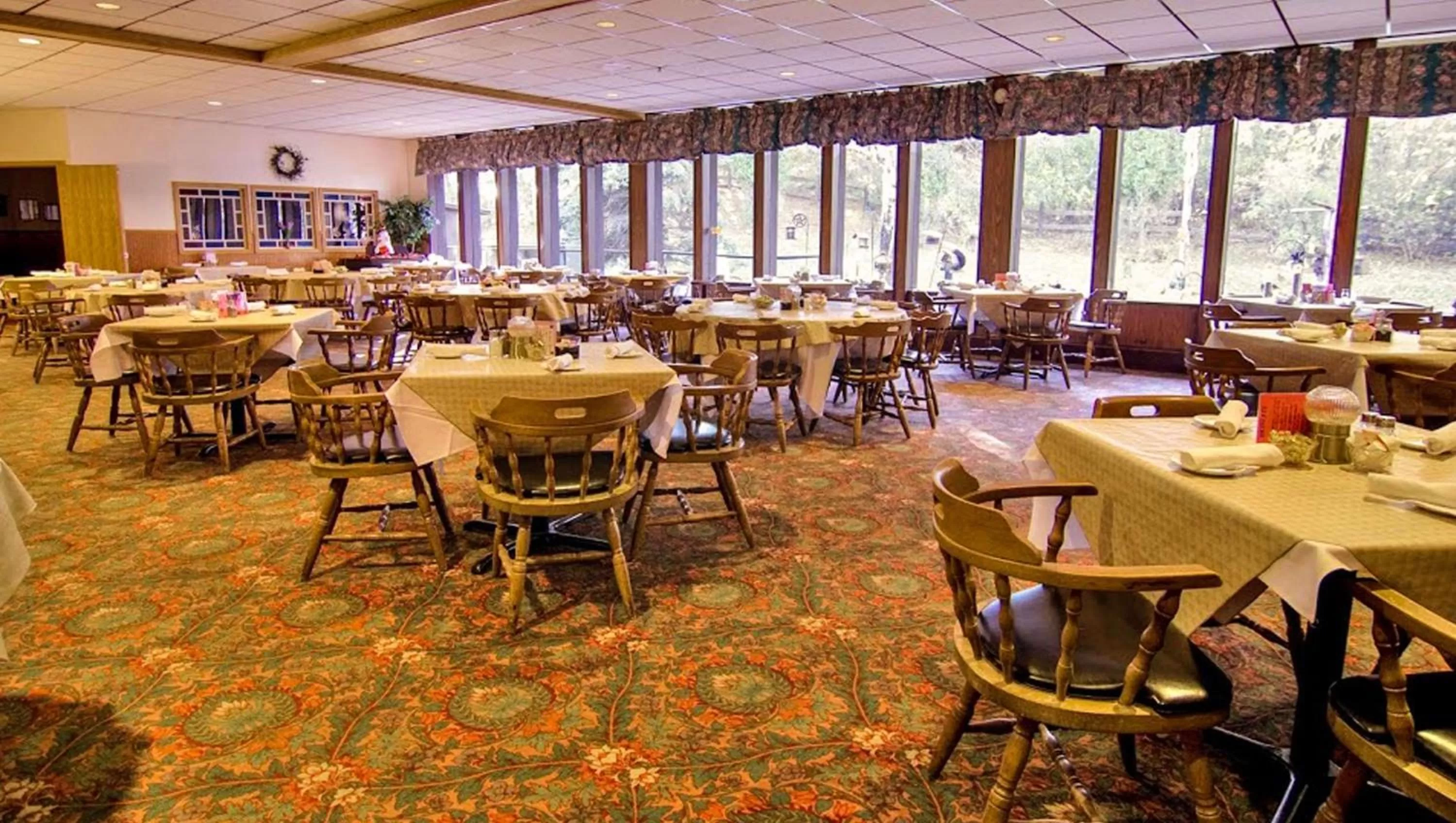 Restaurant/places to eat in Voyageur Inn and Conference Center
