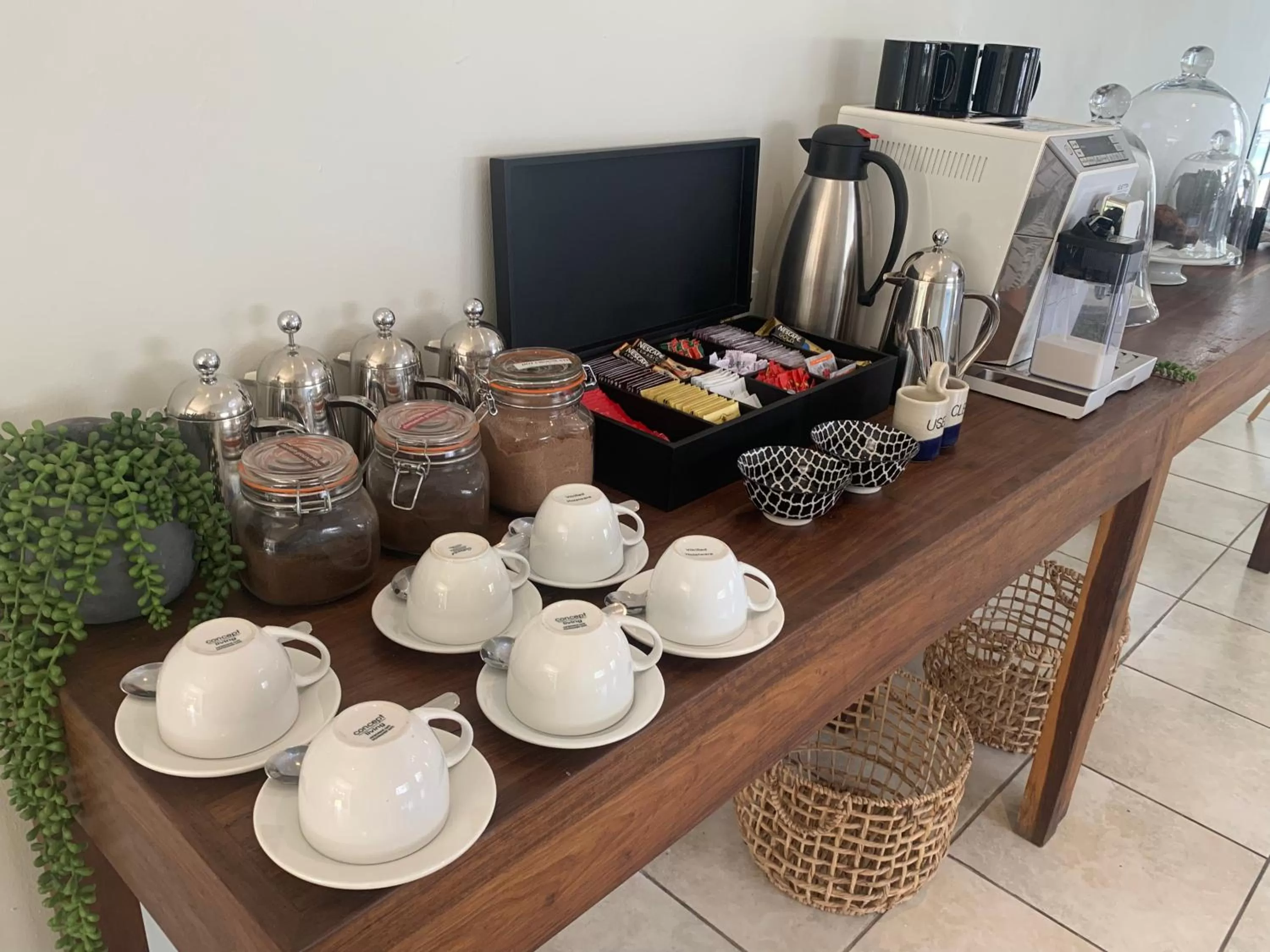 Coffee/Tea Facilities in The Leslie - Bed & Breakfast