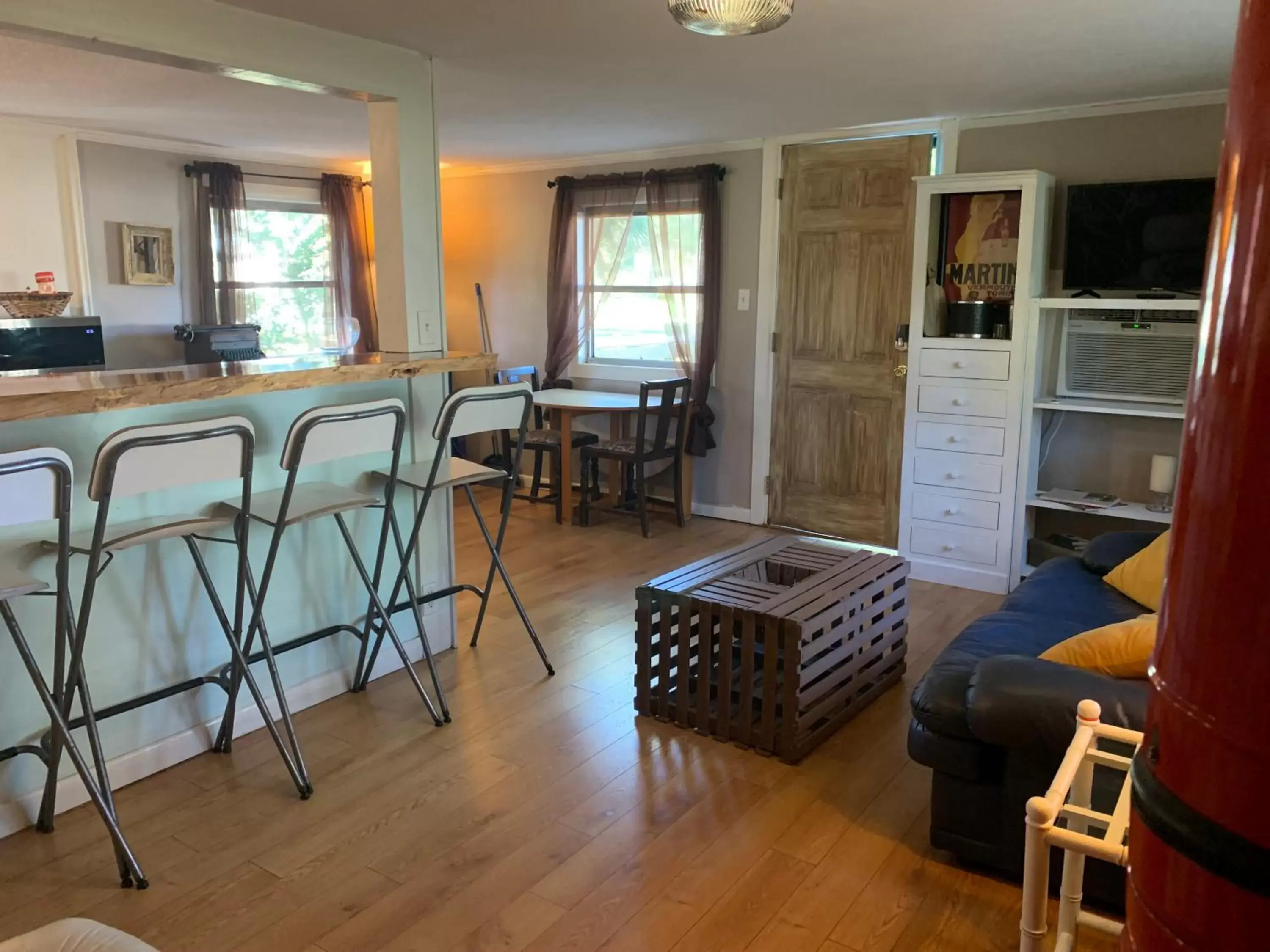 Kitchen or kitchenette in Nature Coast Inn & Cottages