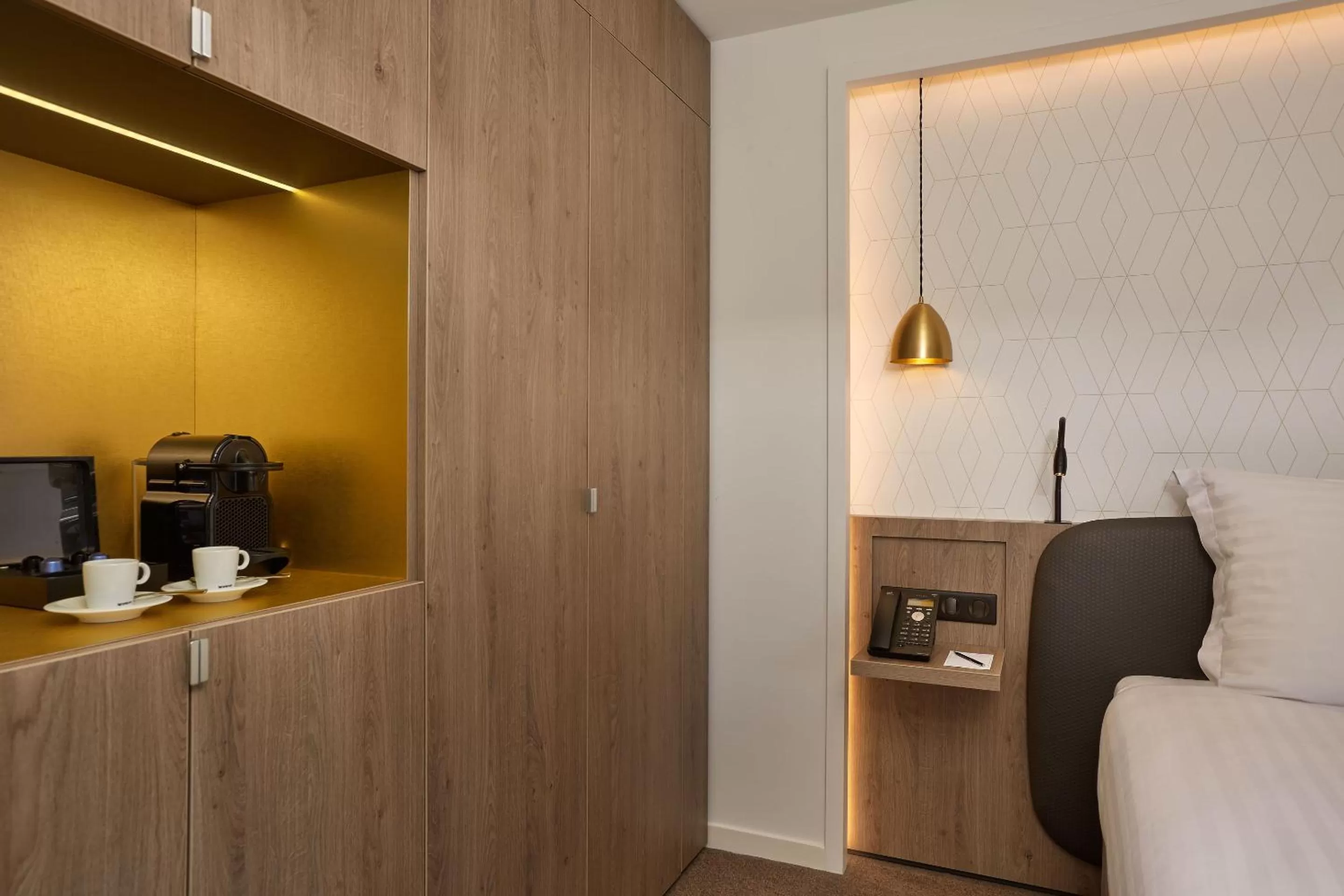 Photo of the whole room in Auteuil Tour Eiffel