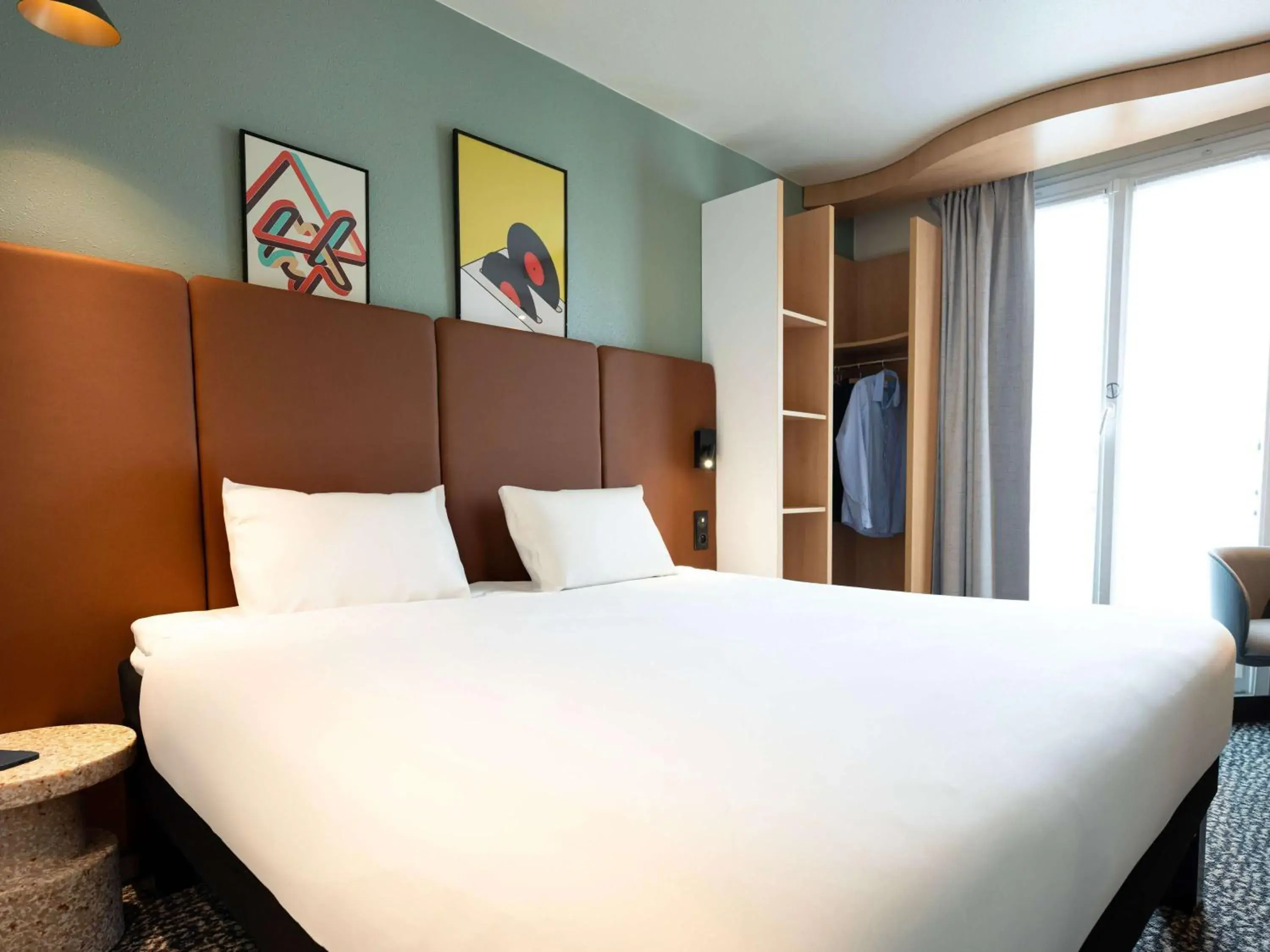 Bedroom, Bed in ibis Paris Gare de Lyon Reuilly Bedroom, Bed in ibis Paris Gare de Lyon Reuilly