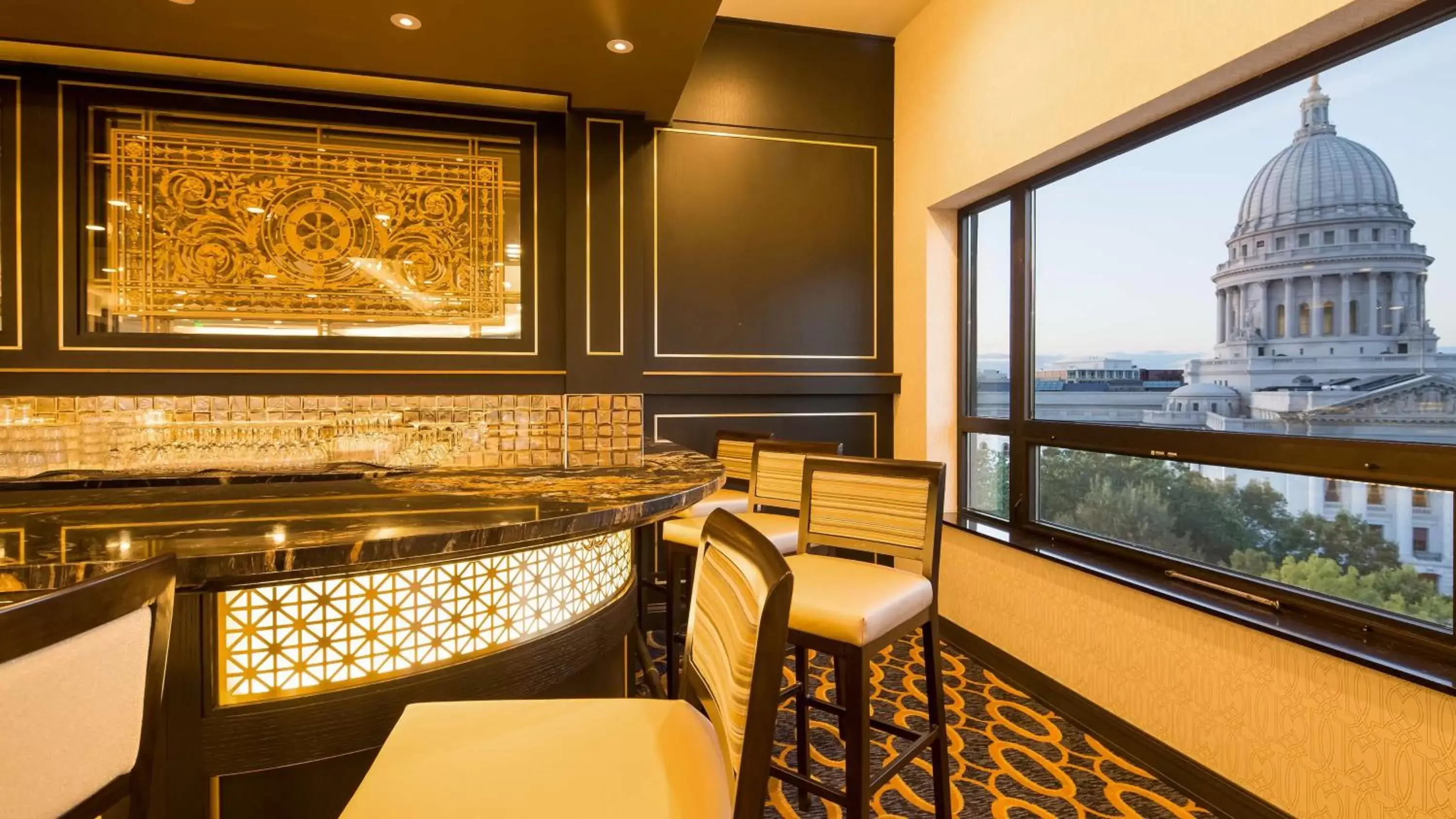 Lounge or bar, Restaurant/Places to Eat in Best Western Premier Park Hotel