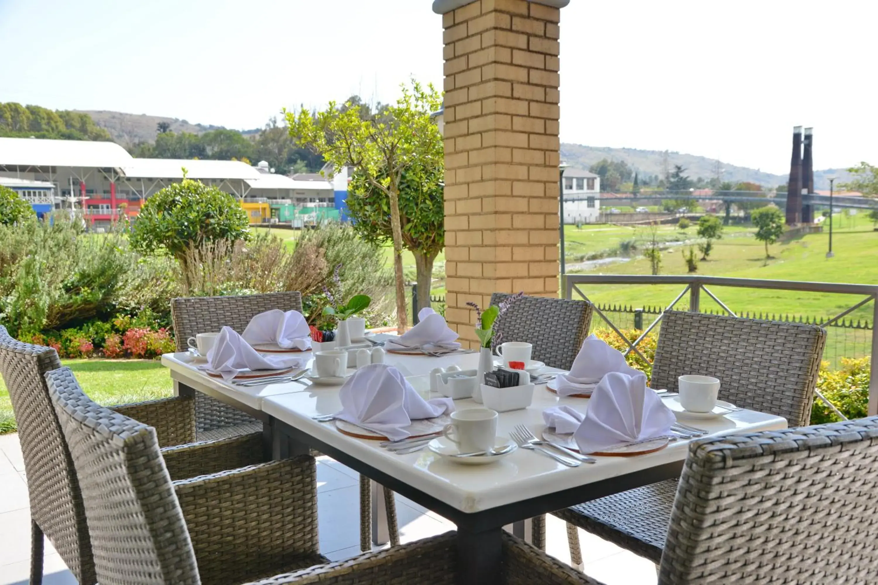 Coffee/tea facilities, Restaurant/Places to Eat in City Lodge Hotel Eastgate