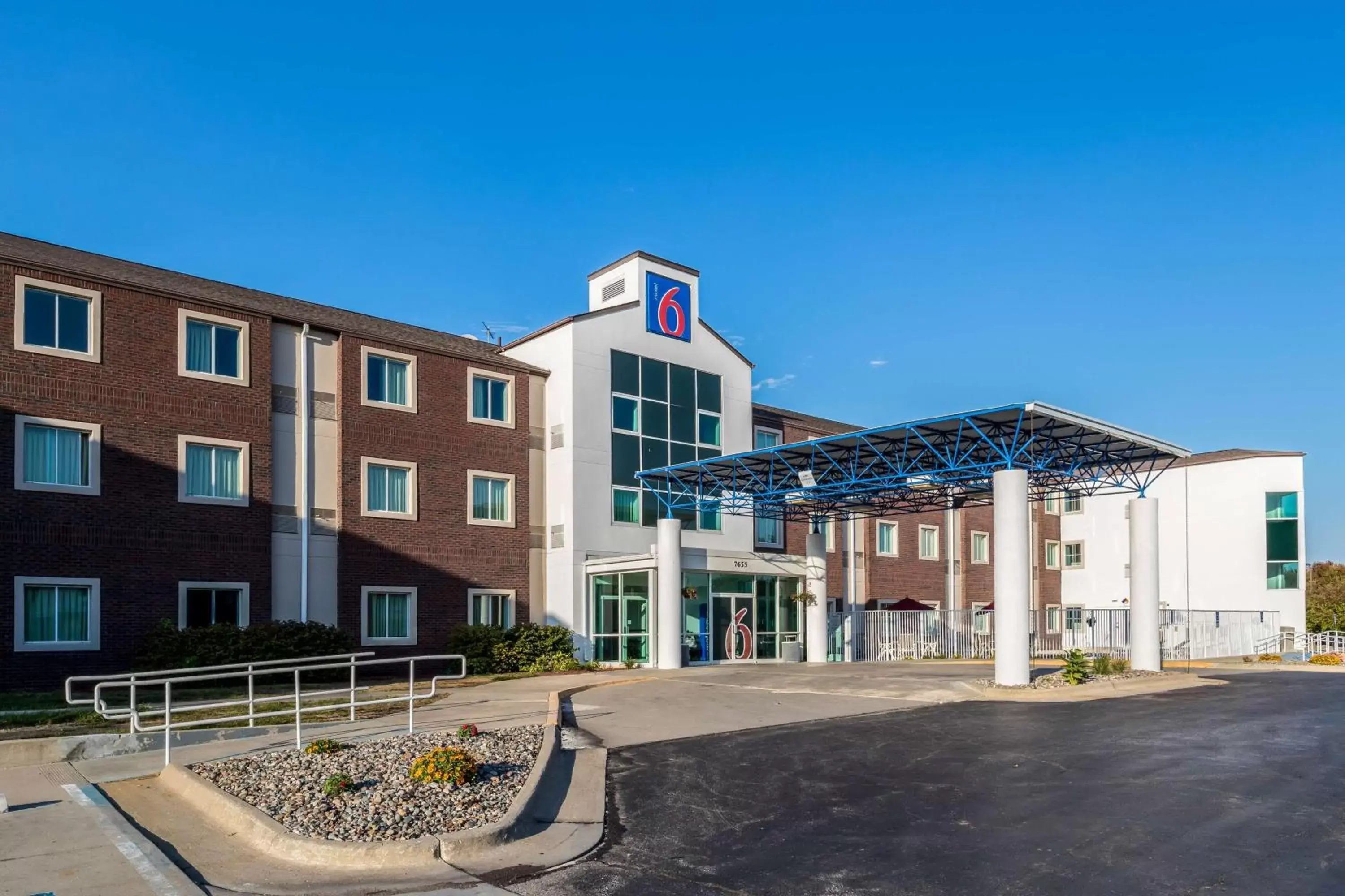 Property Building in Motel 6-West Des Moines, IA
