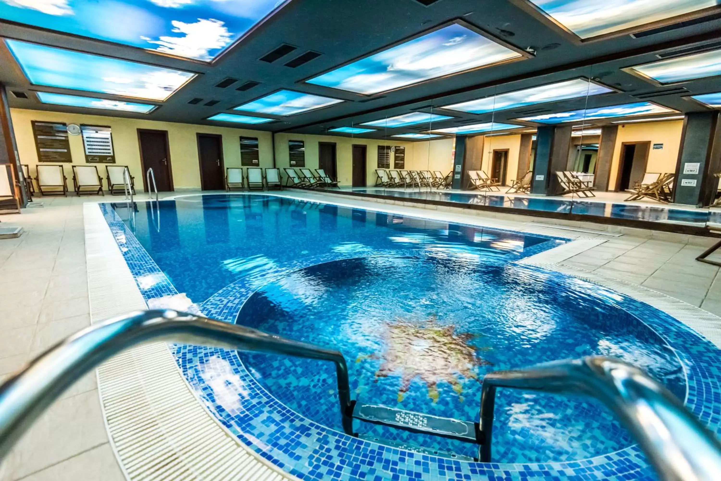 Swimming Pool in Gardenia Park Hotel