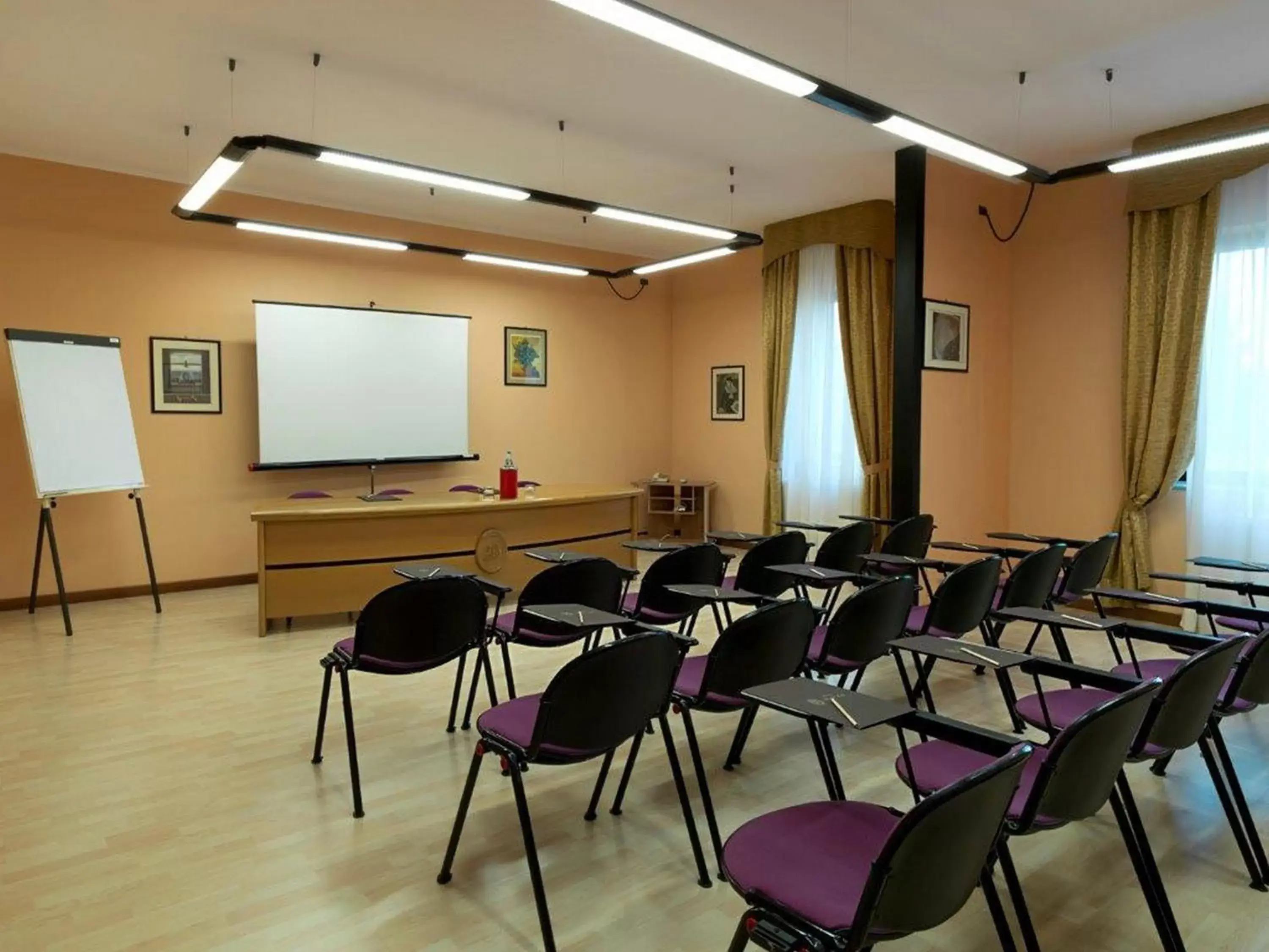 Business facilities in Hotel Bifi