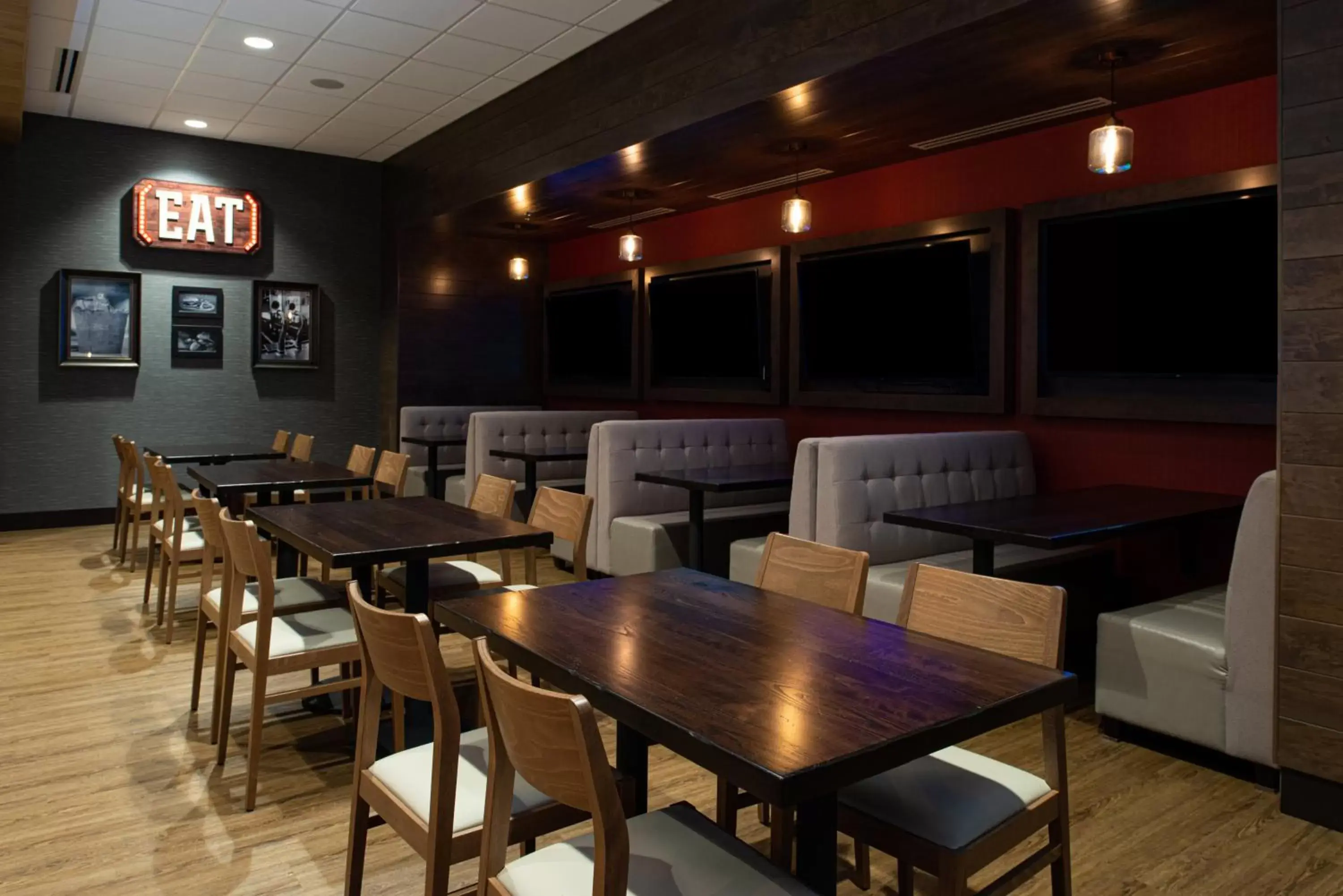 Restaurant/places to eat, Lounge/Bar in Holiday Inn & Suites - Idaho Falls, an IHG Hotel