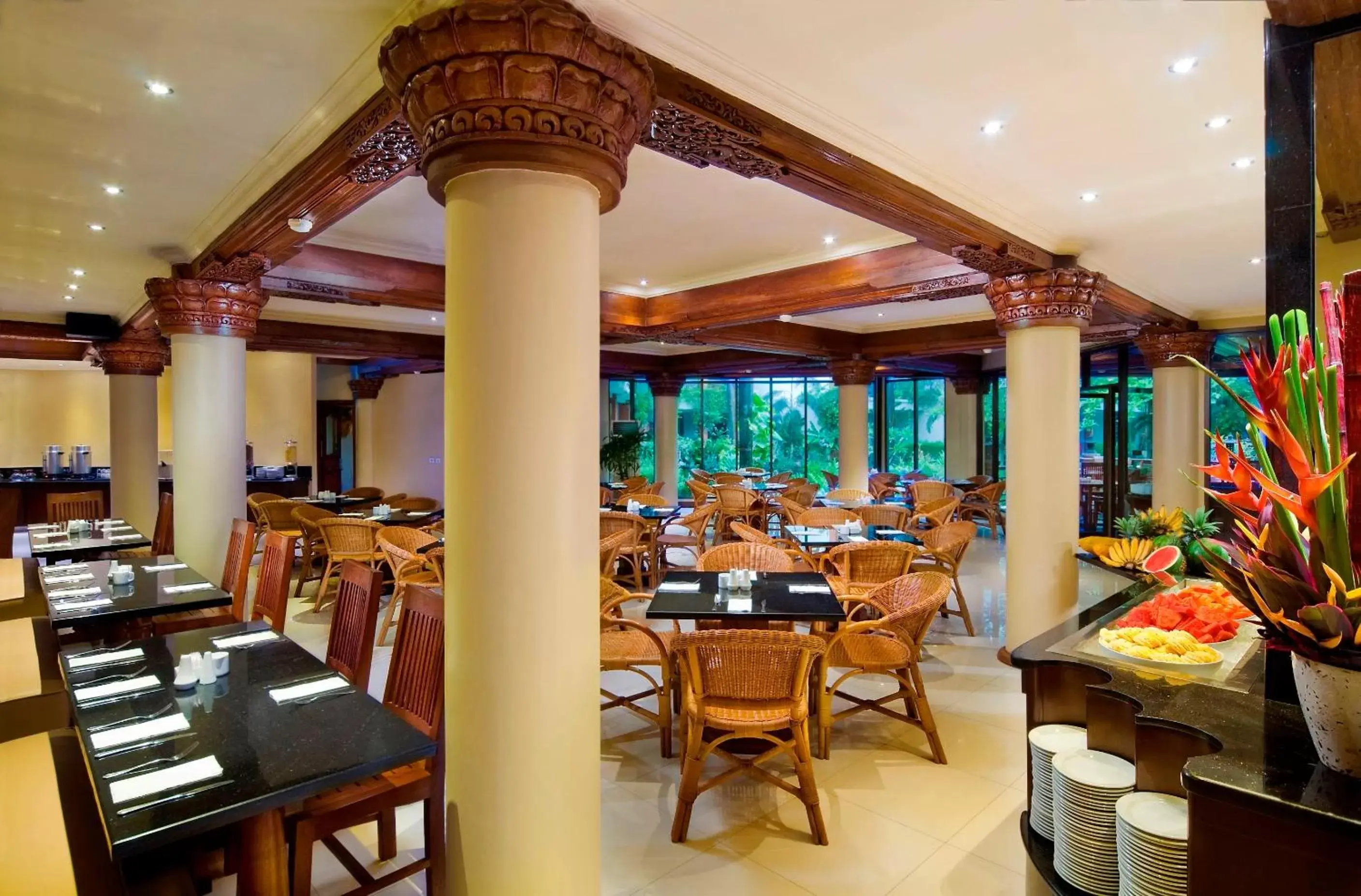 Restaurant/Places to Eat in Bali Garden Beach Resort