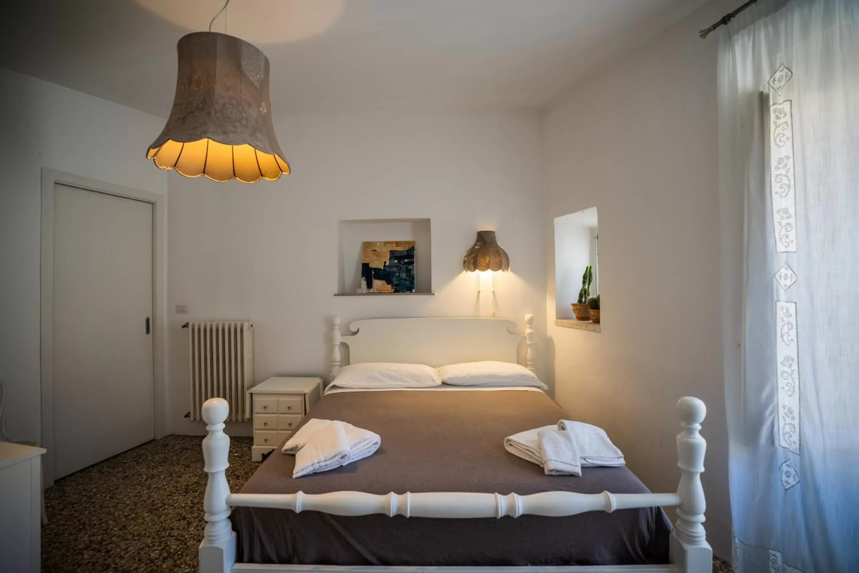 Bed in Bianko EcoChic & L'Angolo di Levante