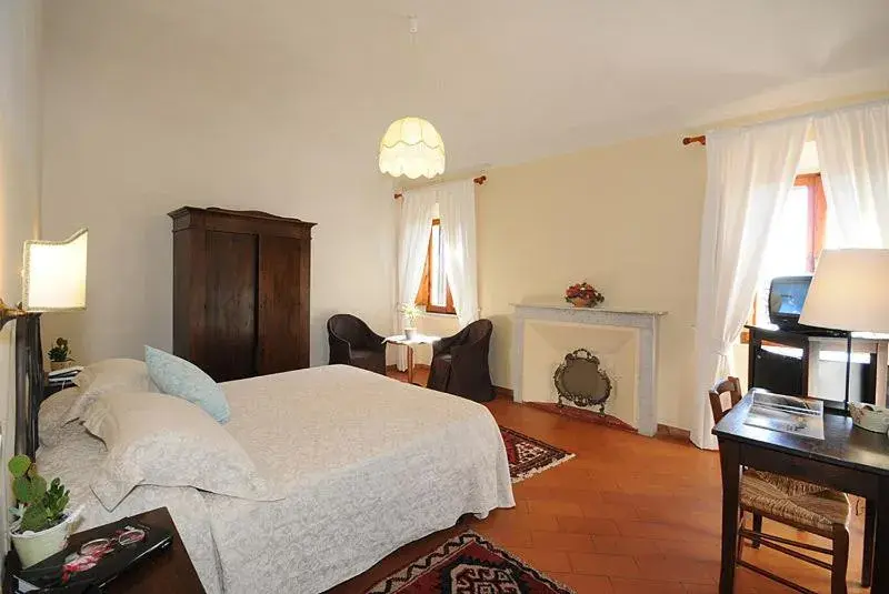 Photo of the whole room, Bed in Albergo Duomo