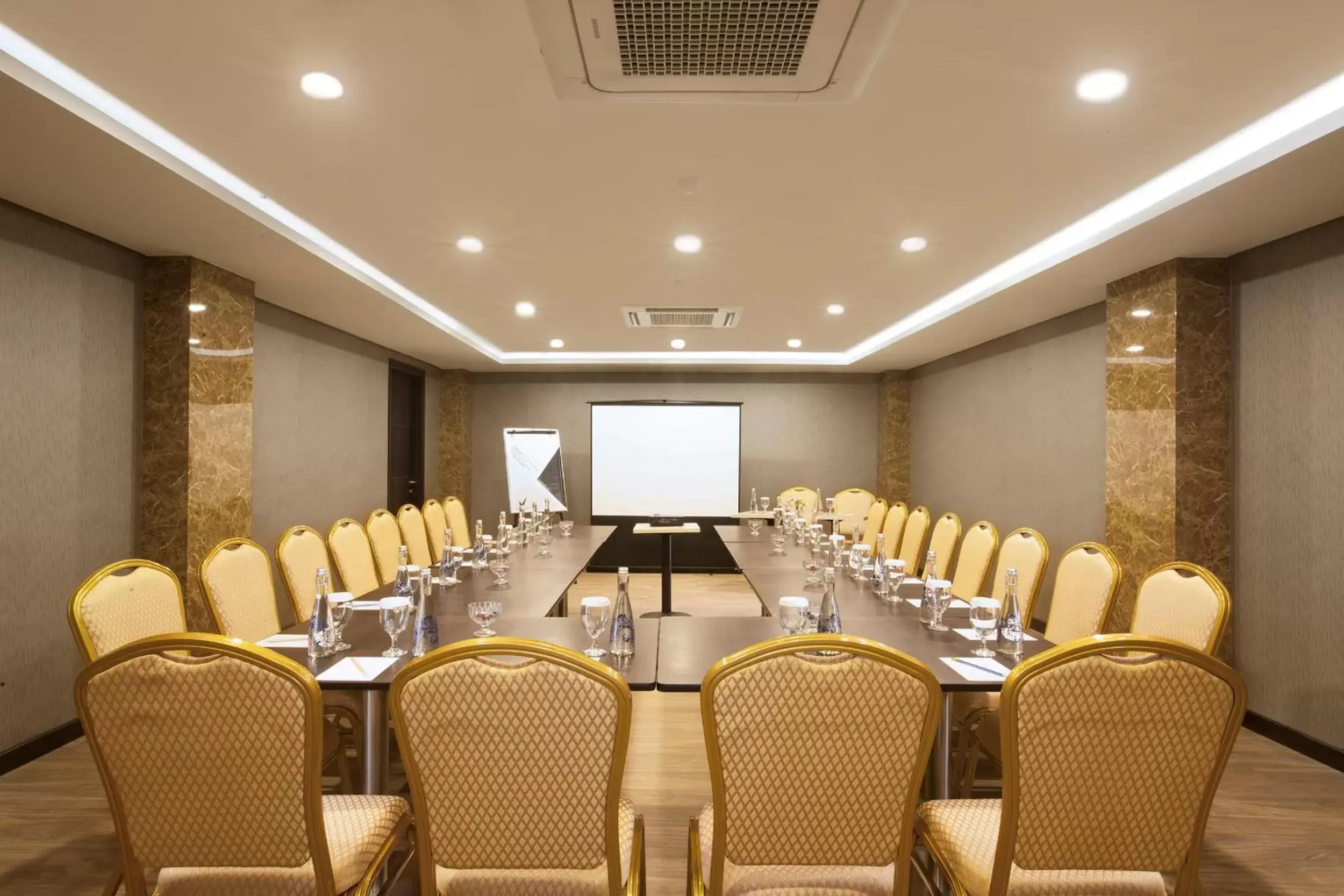 Meeting/conference room in Verse Lite Hotel Gajah Mada