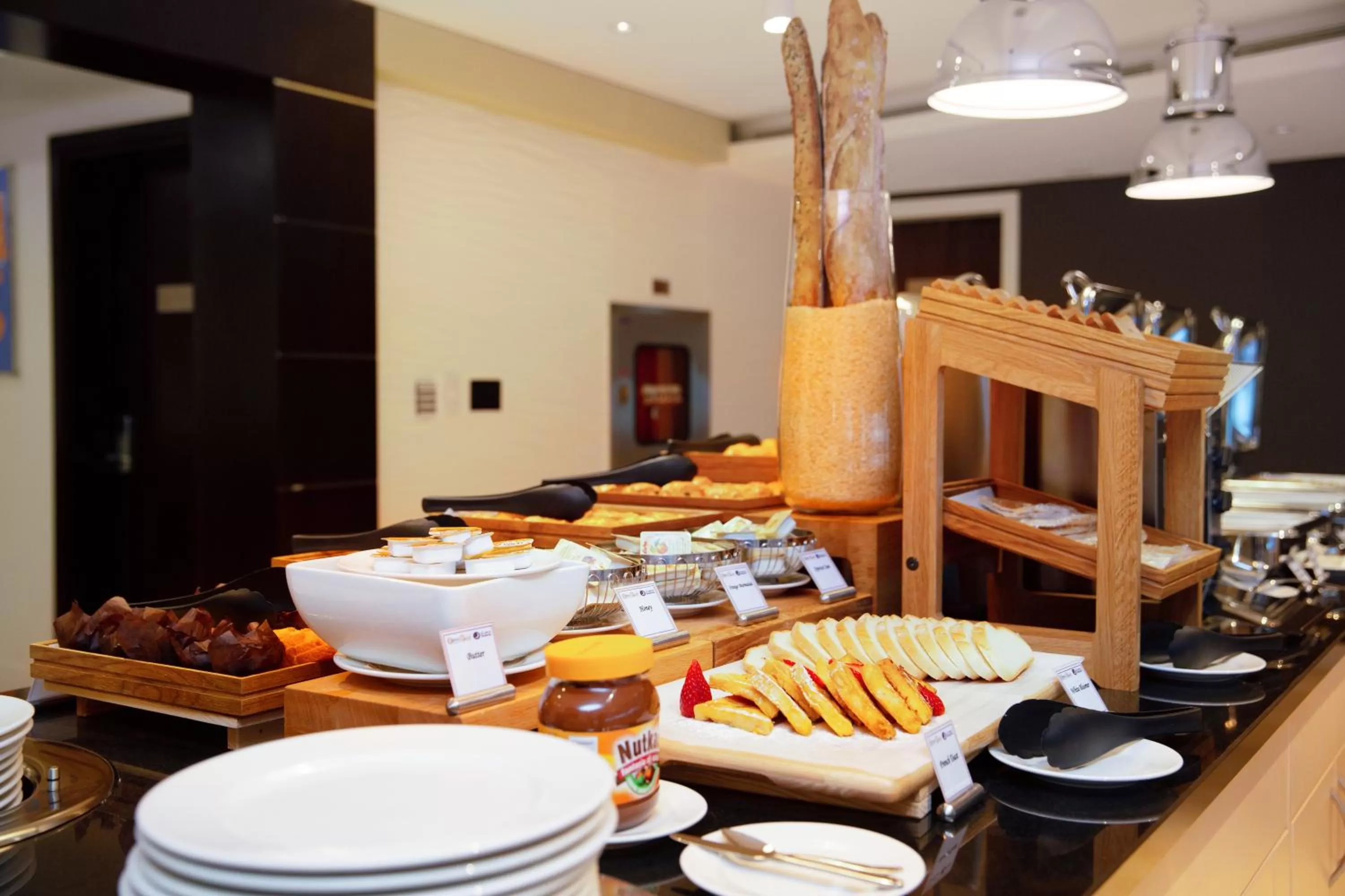 Restaurant/places to eat in Premier Inn Doha Airport