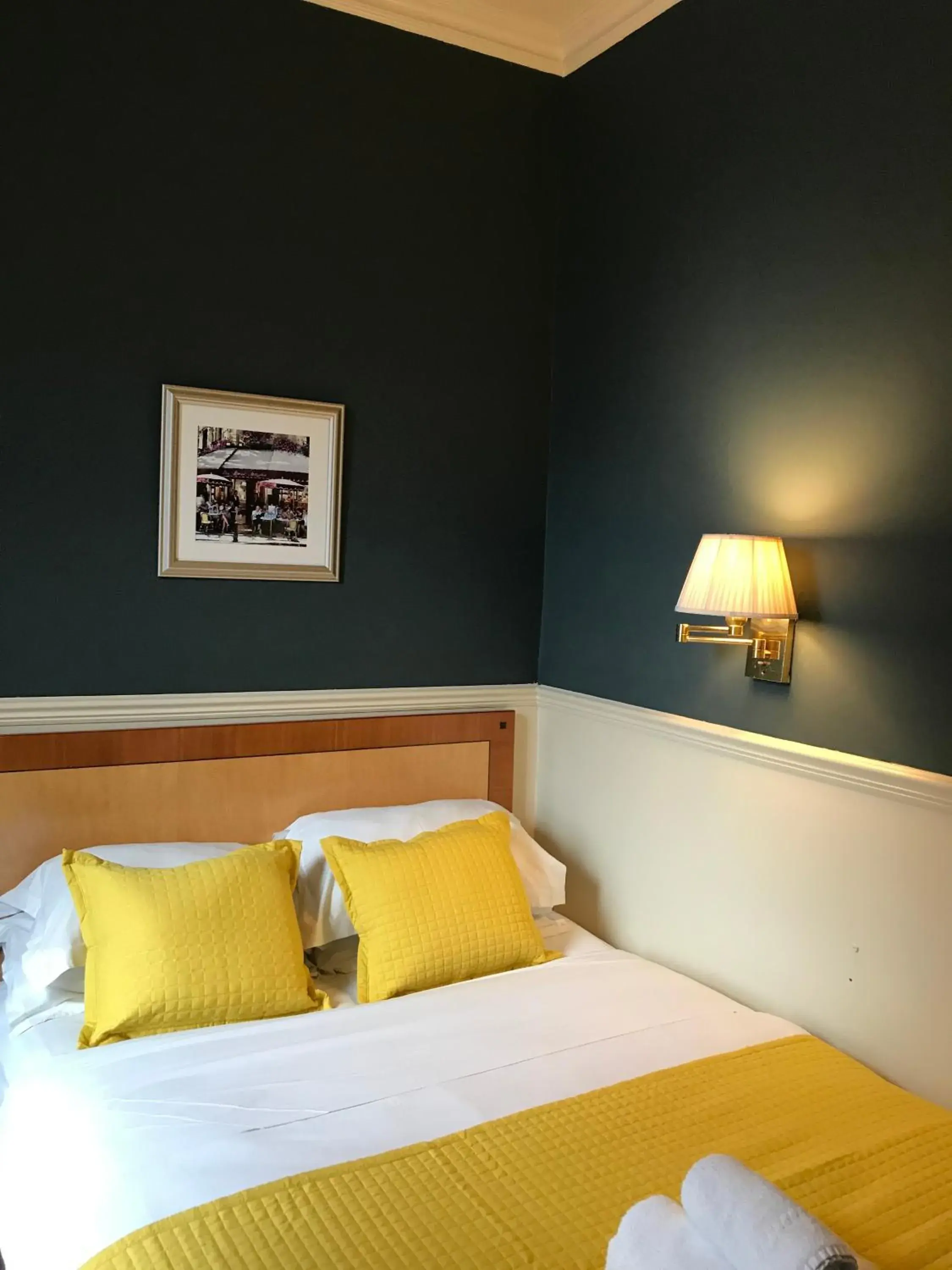 Bedroom, Bed in Eurobar & Hotel