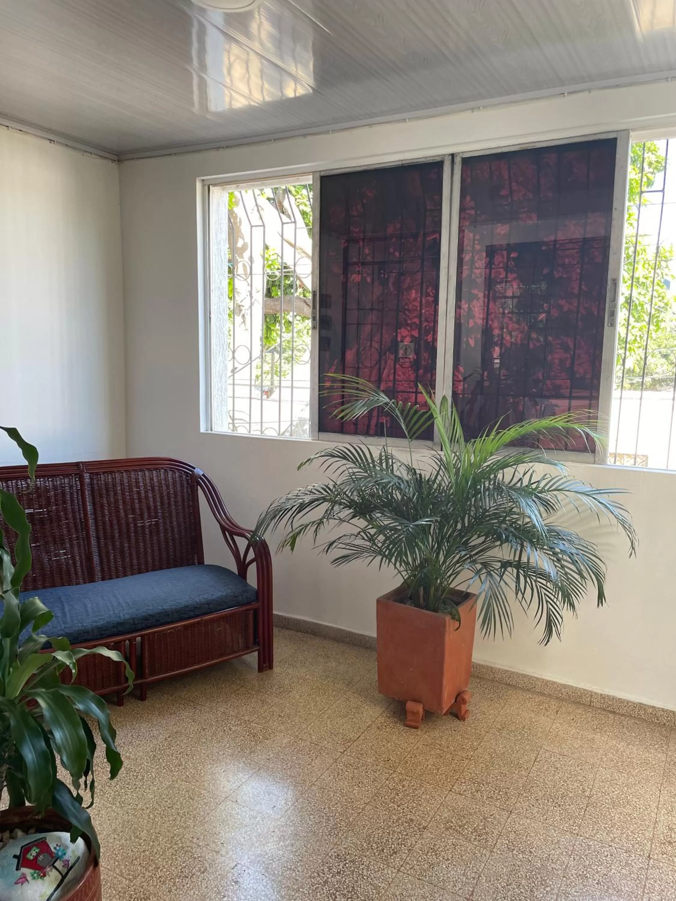 Facade/entrance, Seating Area in Hotel Balop