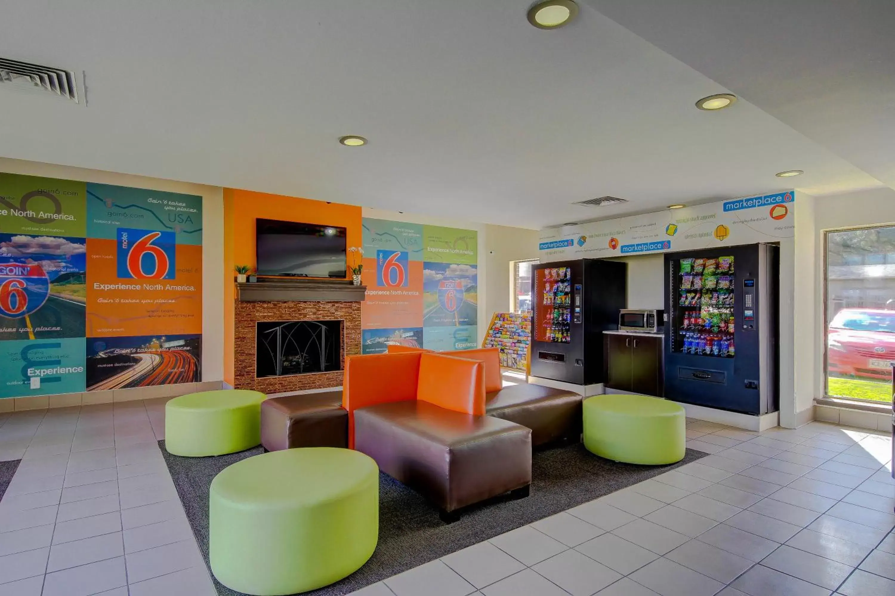 Communal lounge/ TV room, Lobby/Reception in Motel 6-San Antonio, TX - Medical Center South