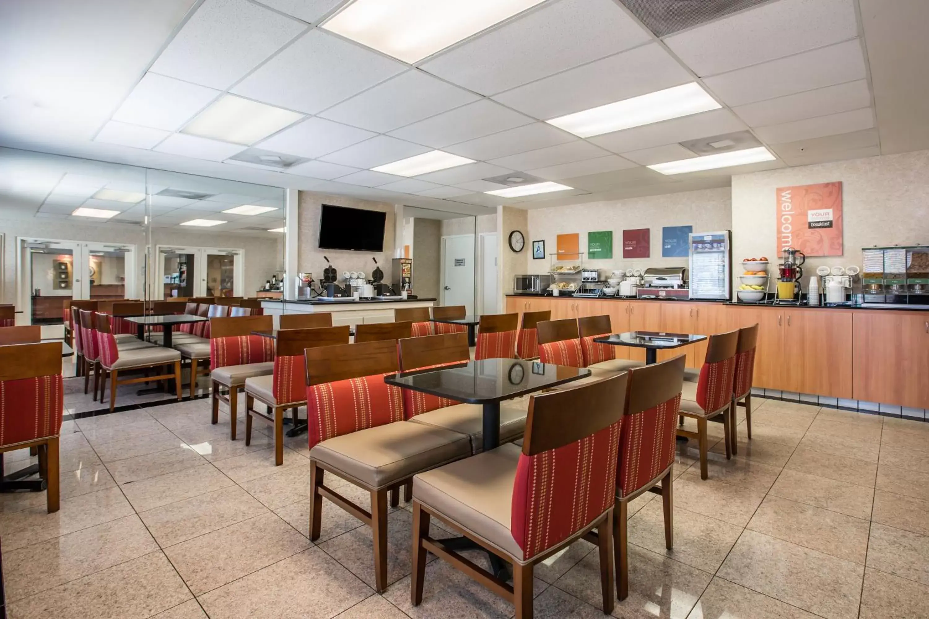 Breakfast, Restaurant/Places to Eat in Comfort Suites Victorville-Hesperia