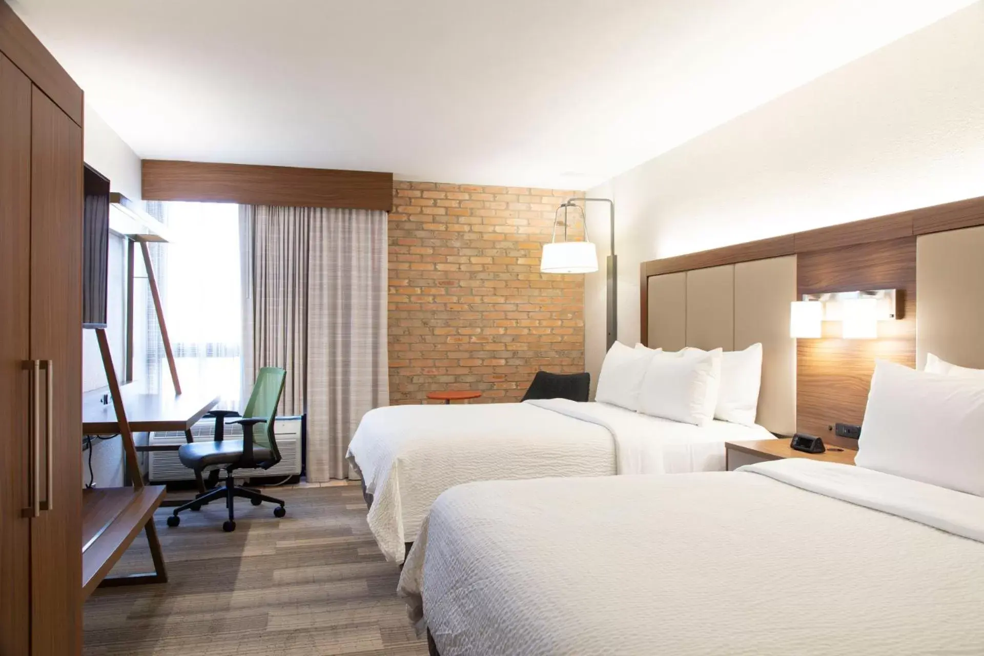 Bedroom, Bed in Holiday Inn Express - San Antonio Airport, an IHG Hotel