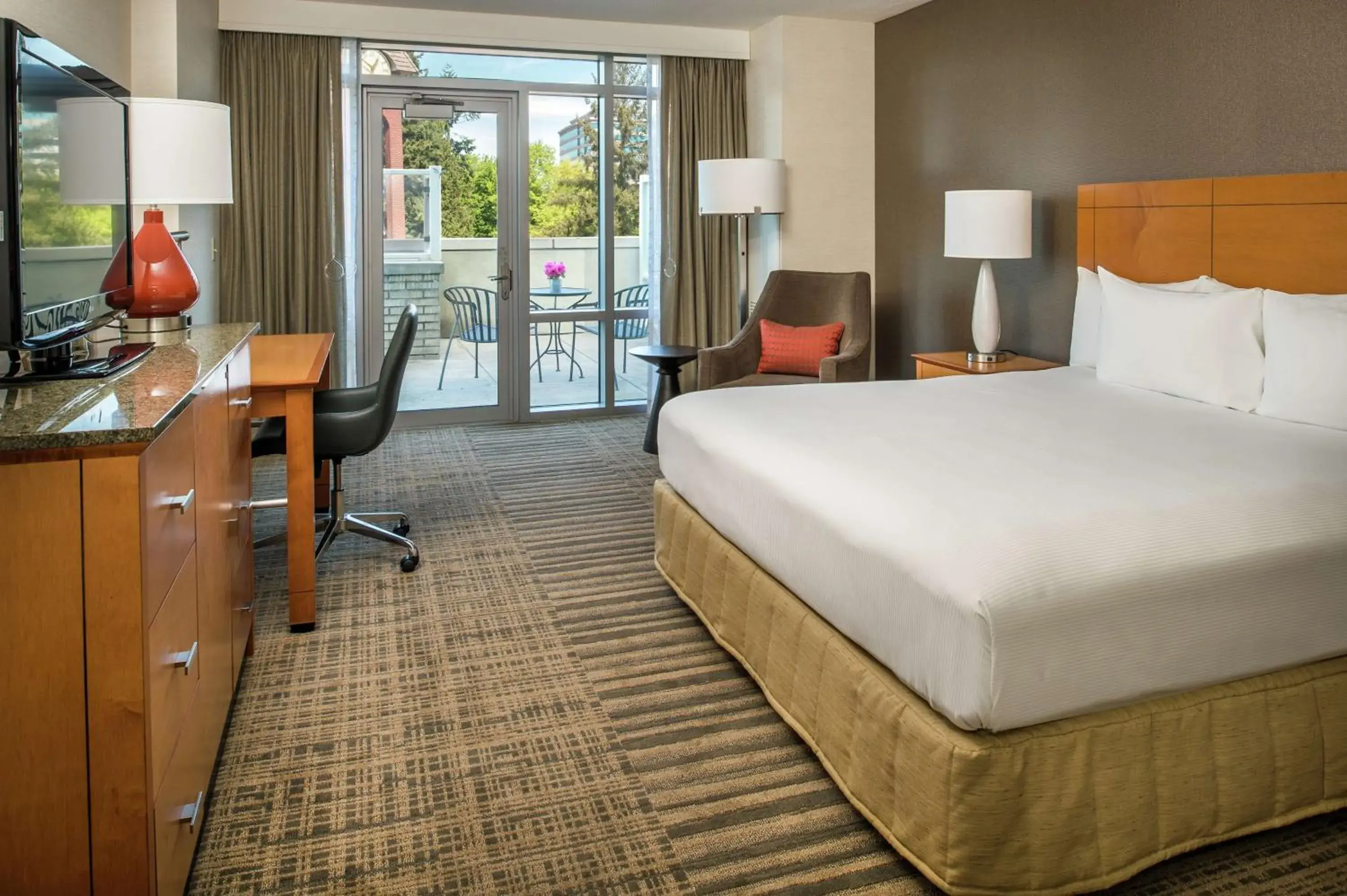 Bedroom in Hilton Vancouver Washington