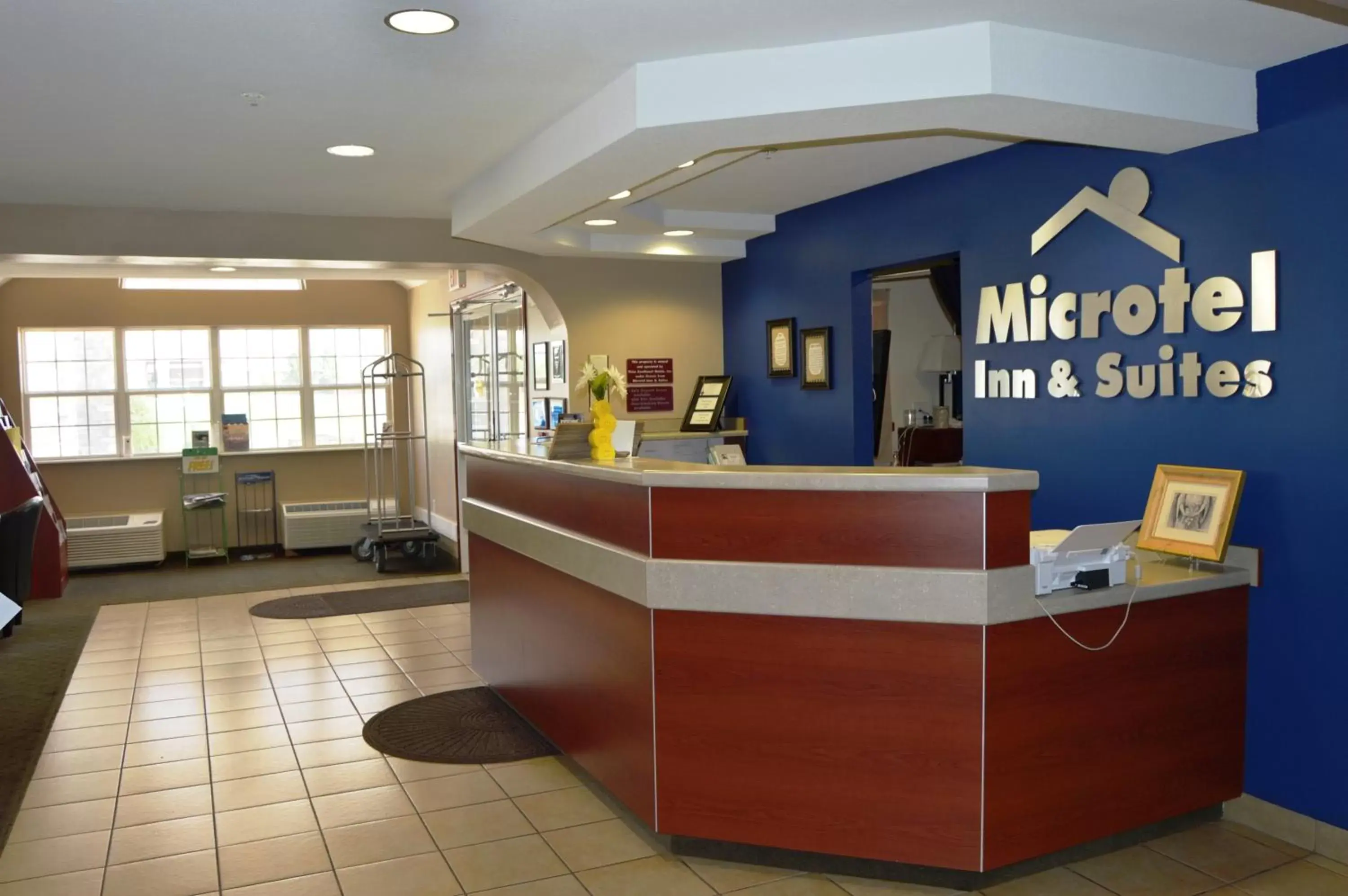 Day, Lobby/Reception in Microtel Inn and Suites By Wyndham Miami OK