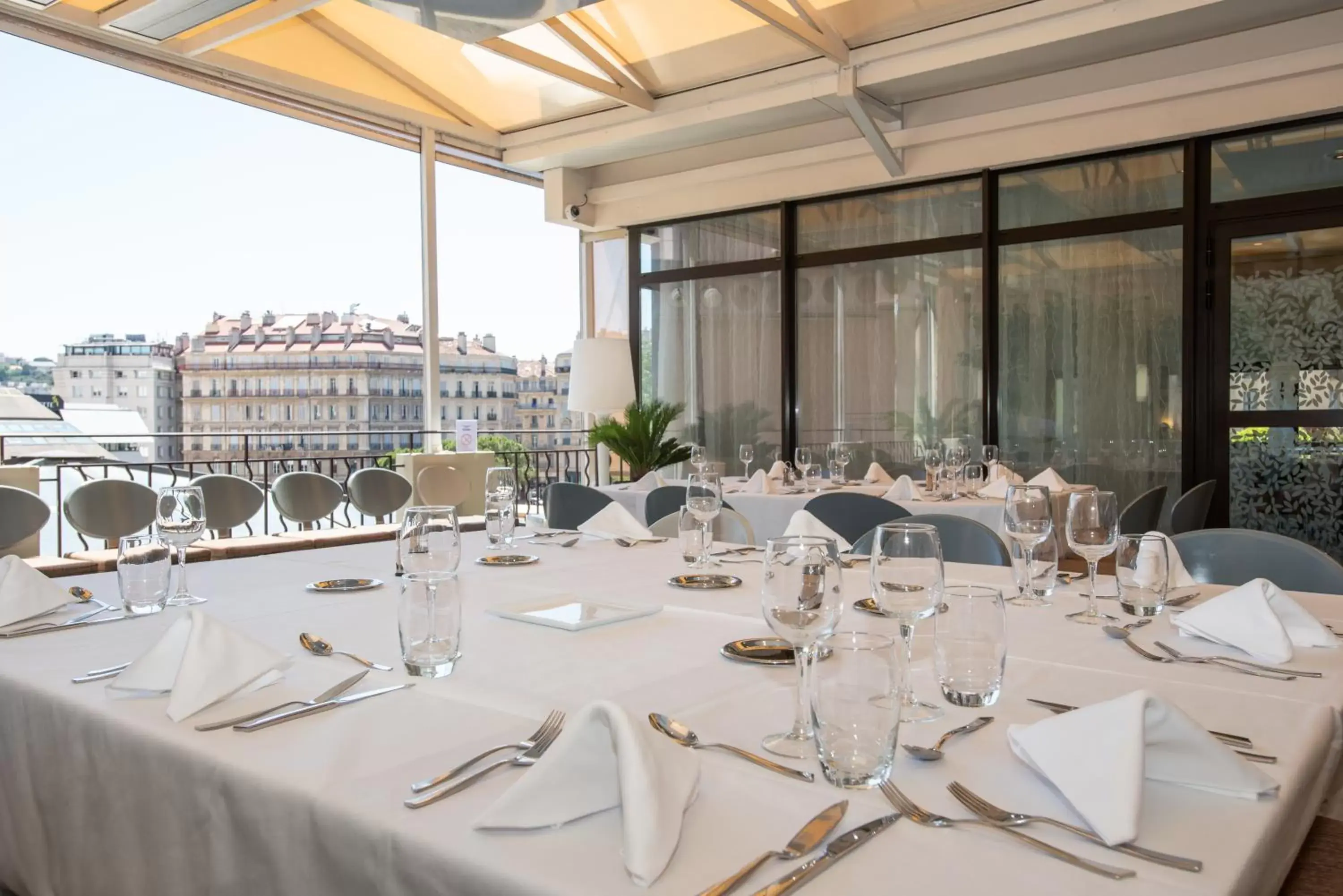 Patio in Mercure Marseille Centre Vieux Port