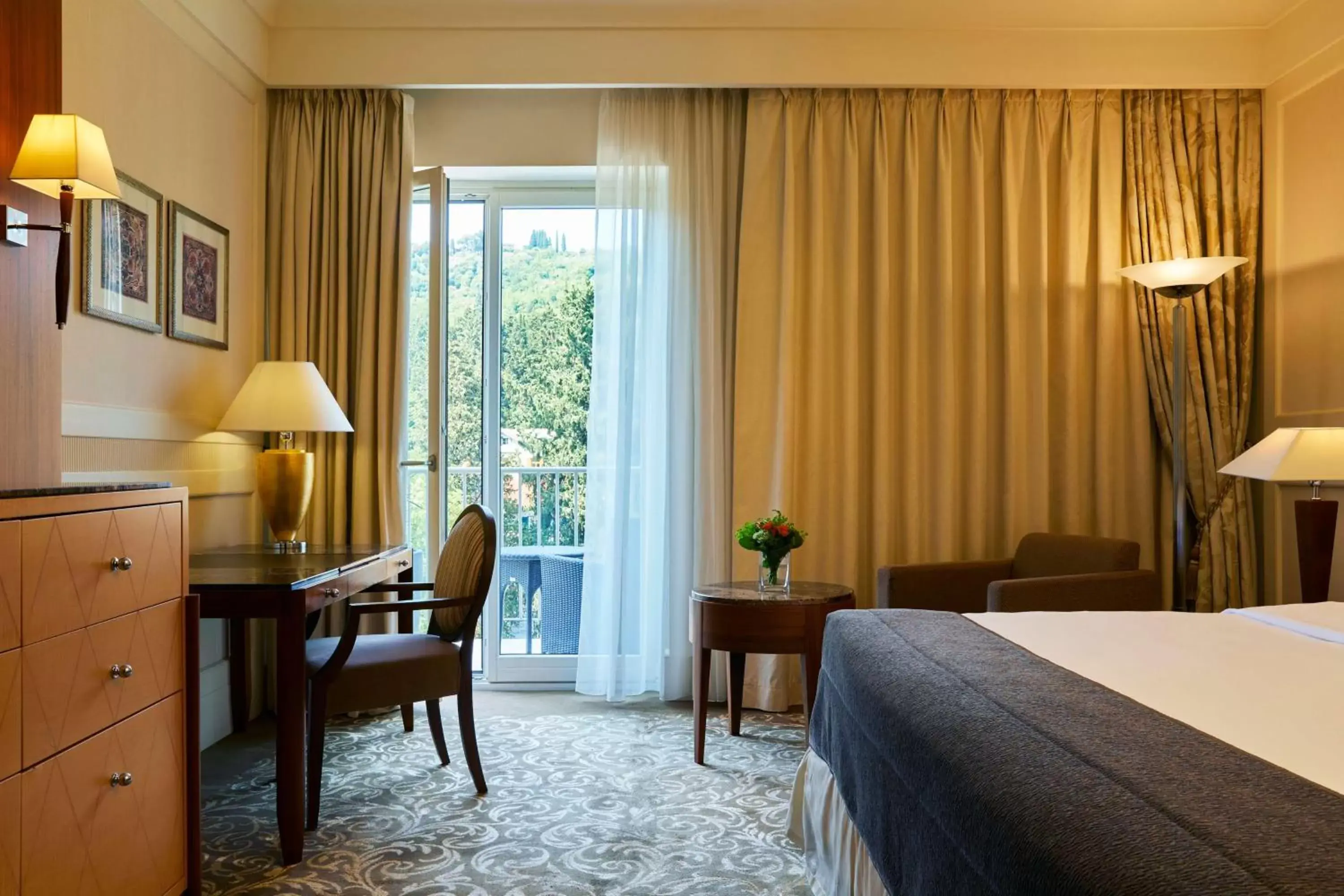 Bedroom, Bed in Hotel Kempinski Palace Portorož