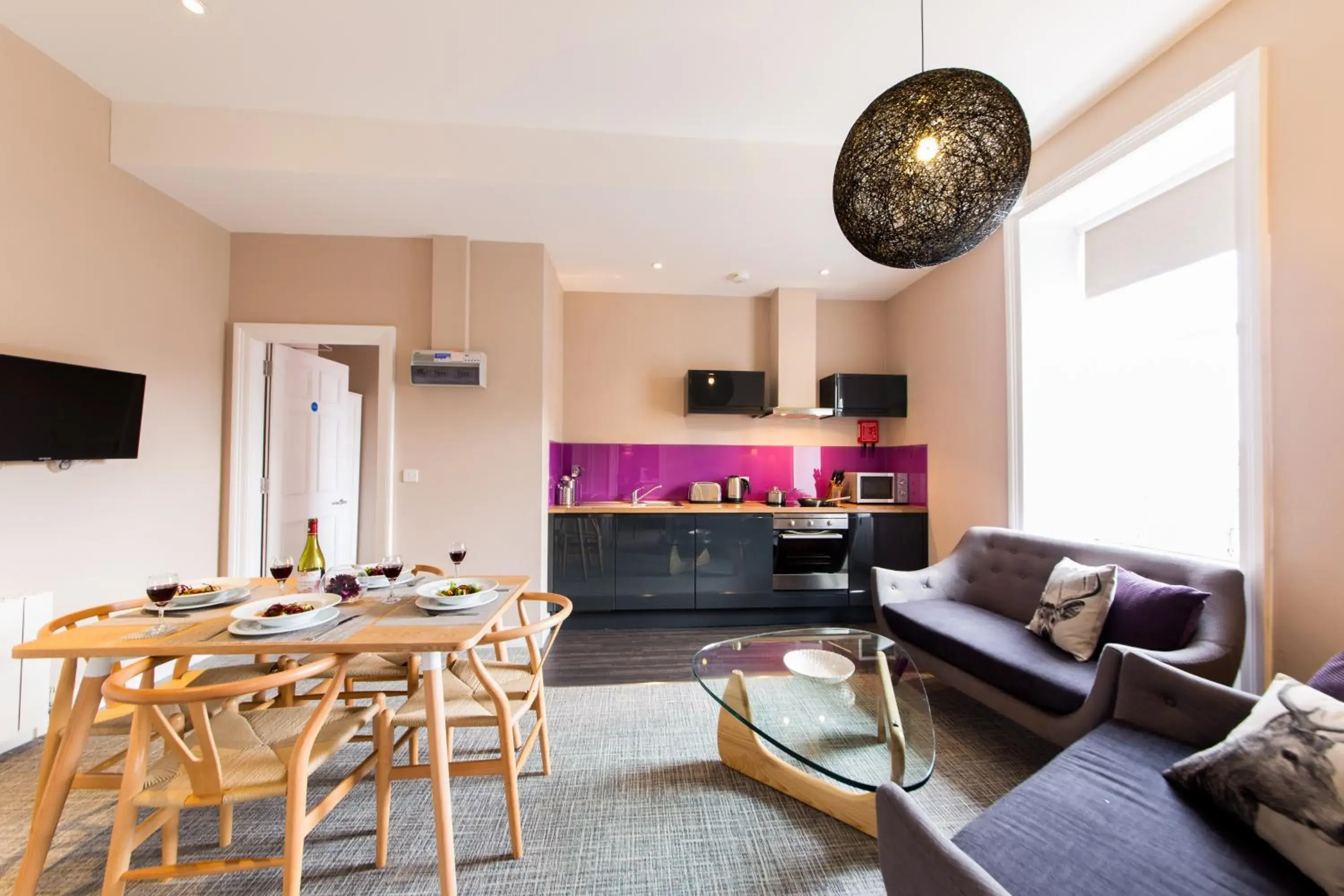 TV and multimedia, Lounge/Bar in The Spires Serviced Apartments Edinburgh