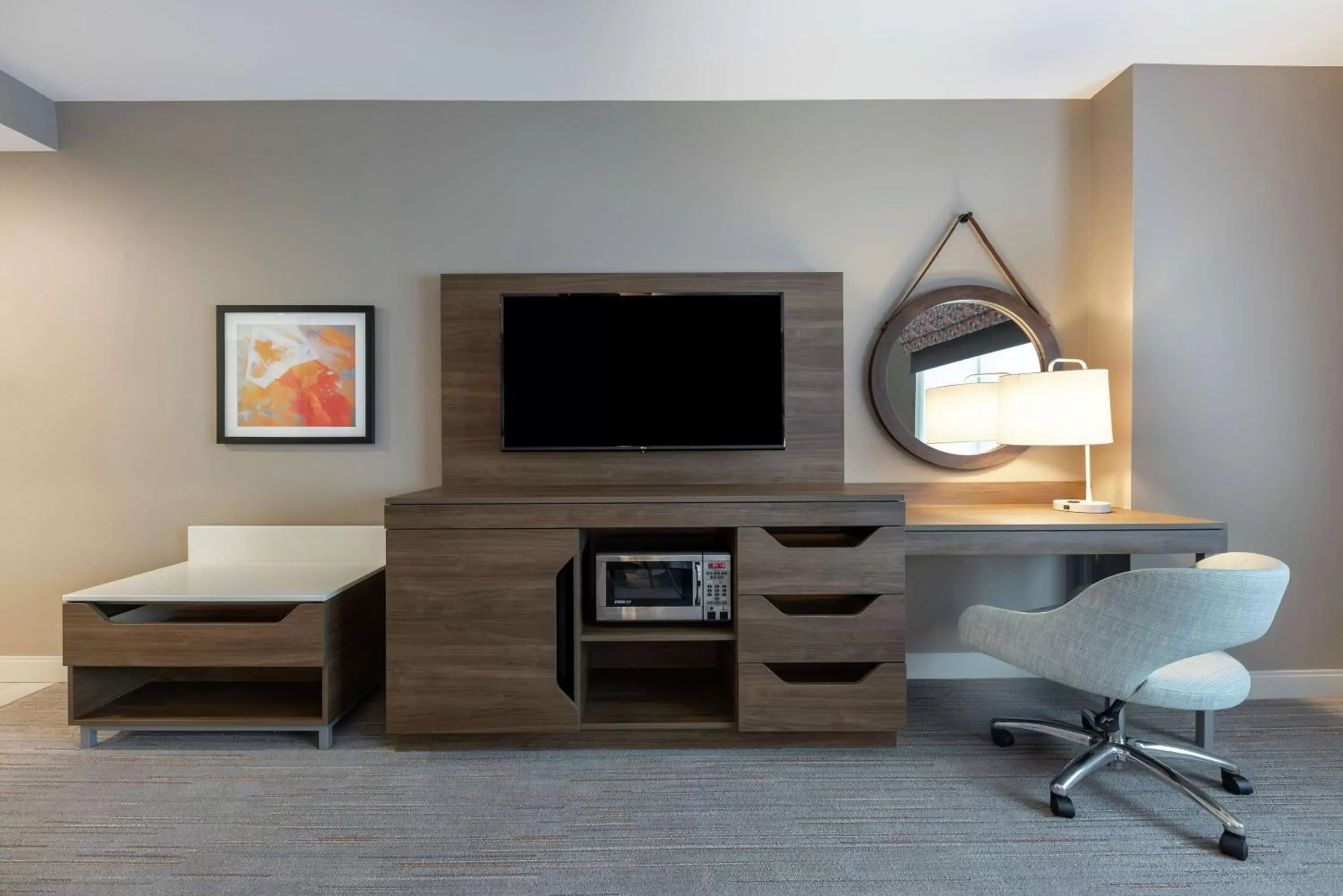 Bedroom, TV/Entertainment Center in Hampton Inn & Suites Charlottetown