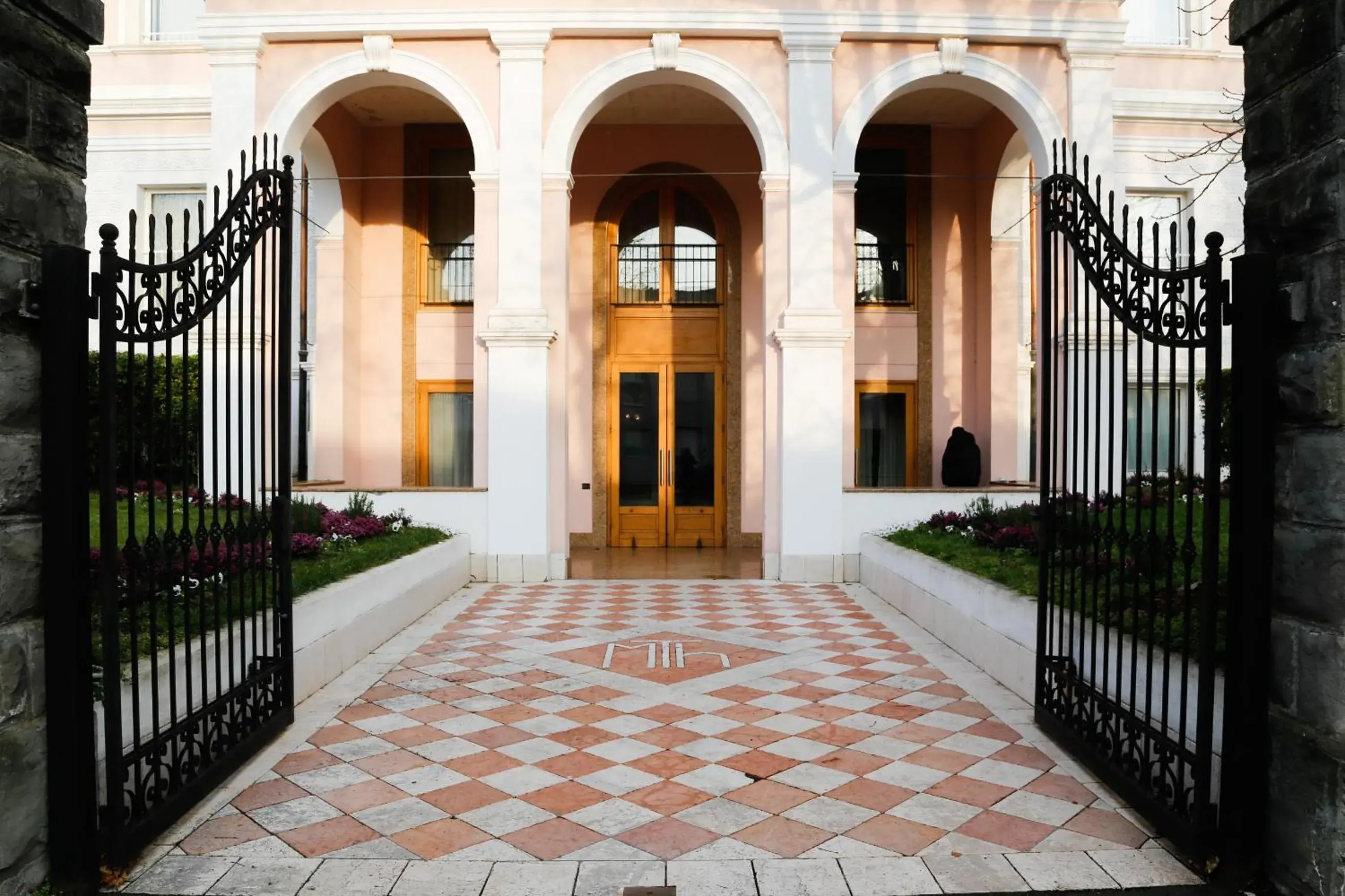 Facade/entrance in Greif Hotel Maria Theresia