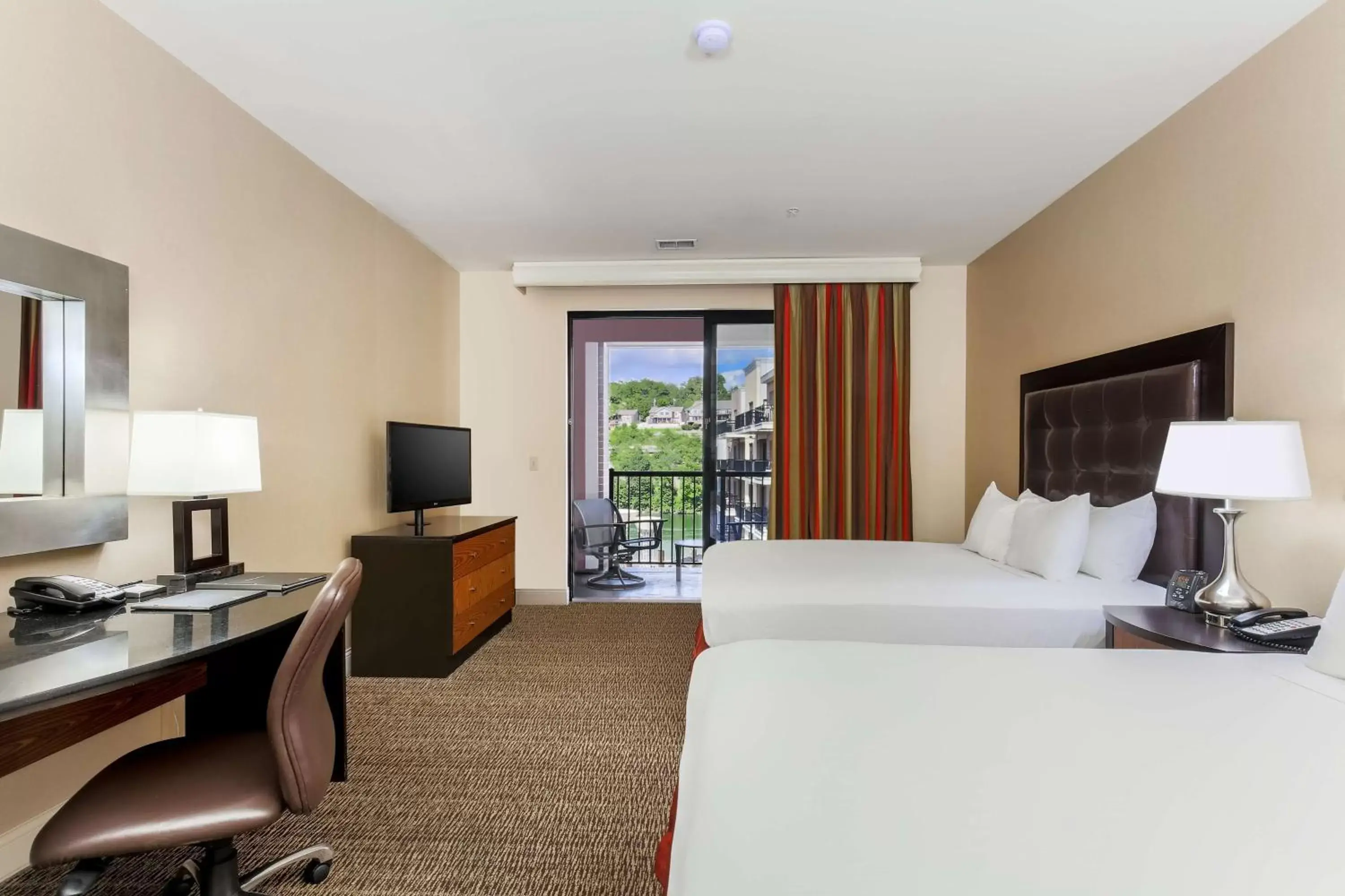 Deluxe Queen Room with Two Queen Beds and Fountain View in Hilton Promenade Branson Landing