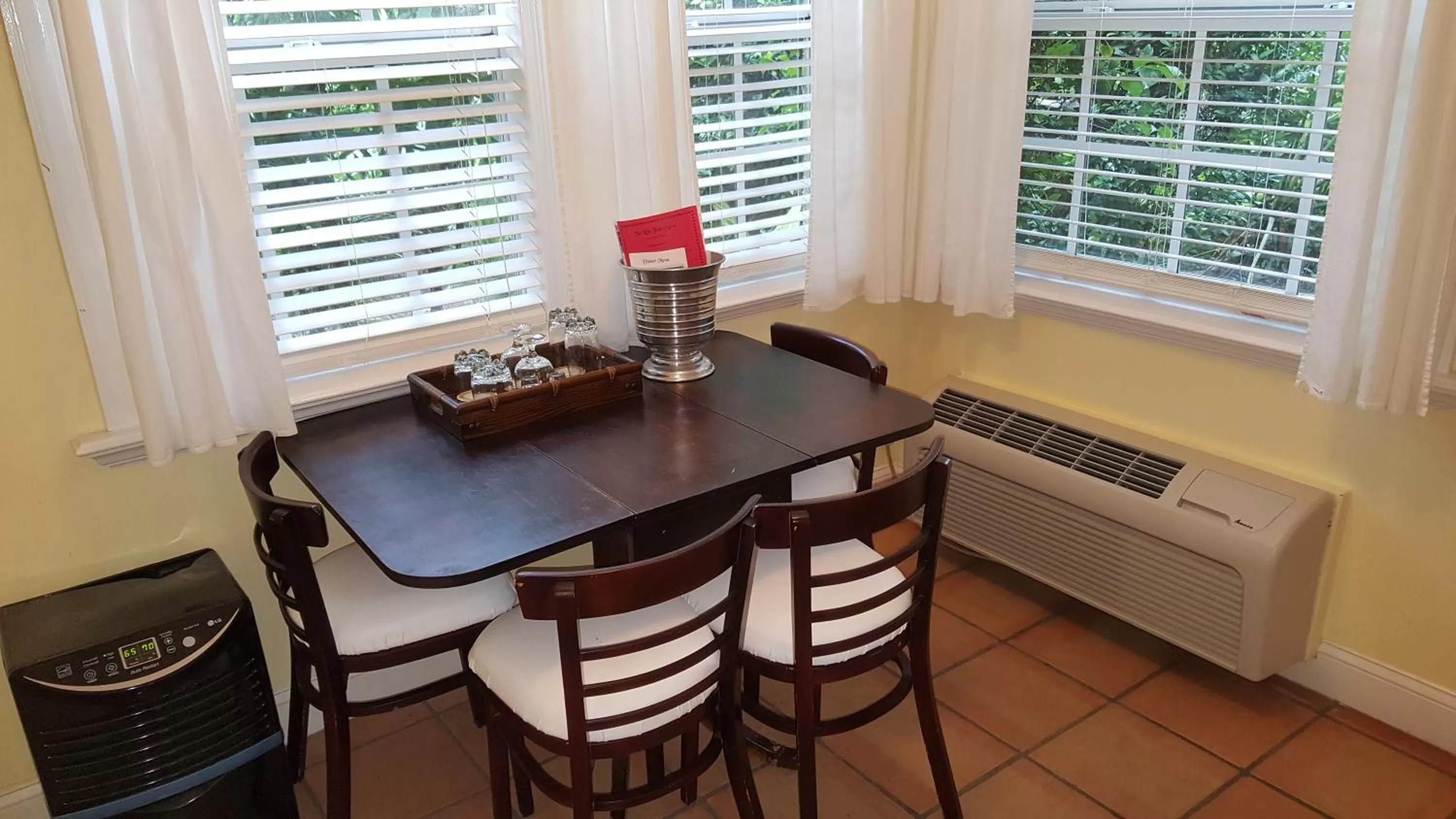 Kitchen or kitchenette in The Caribbean Court Boutique Hotel