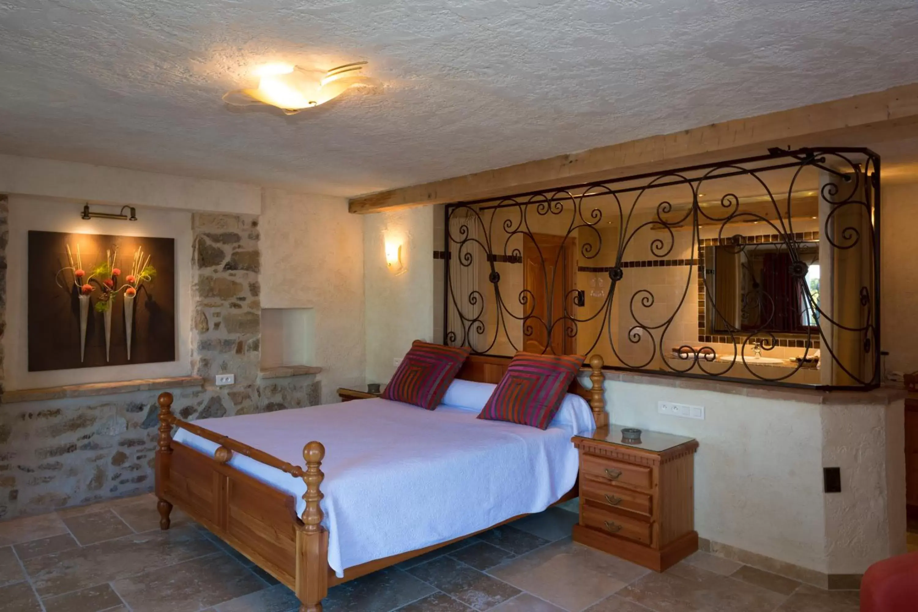 Photo of the whole room, Bed in L' Escapade Hôtel & Restaurant
