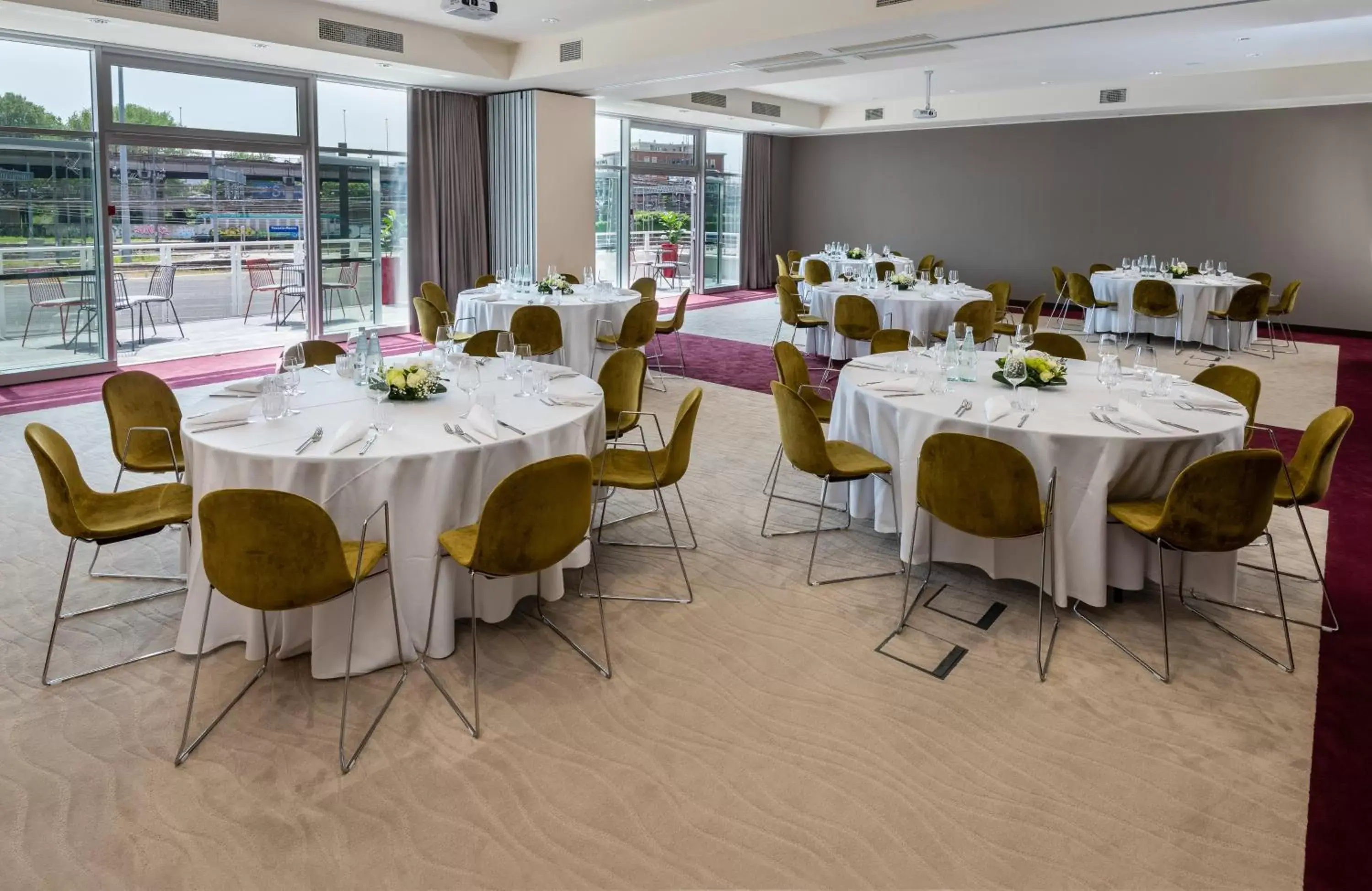 Meeting/conference room, Restaurant/Places to Eat in Leonardo Royal Hotel Venice Mestre