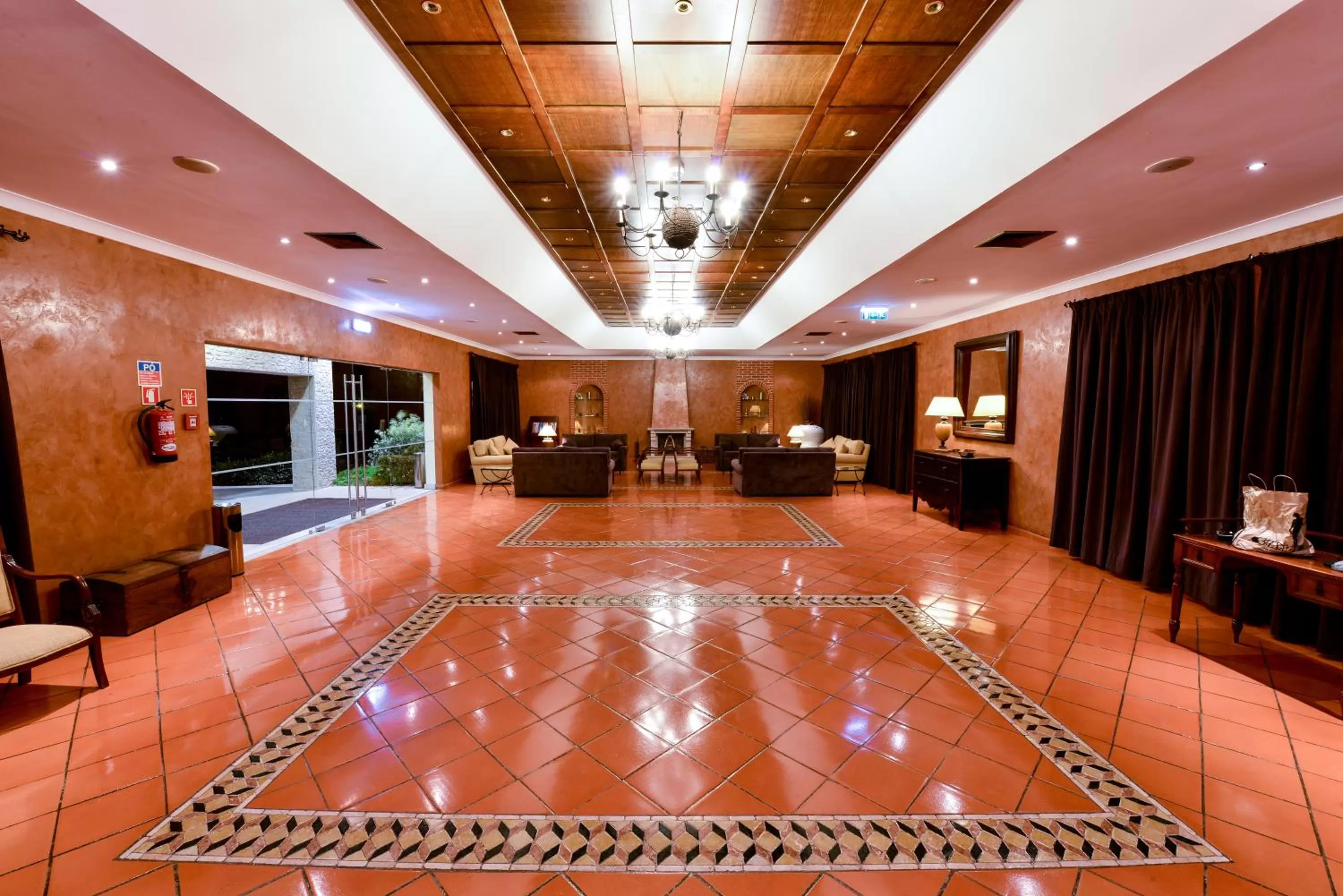 Lobby or reception in Vila Gale Albacora