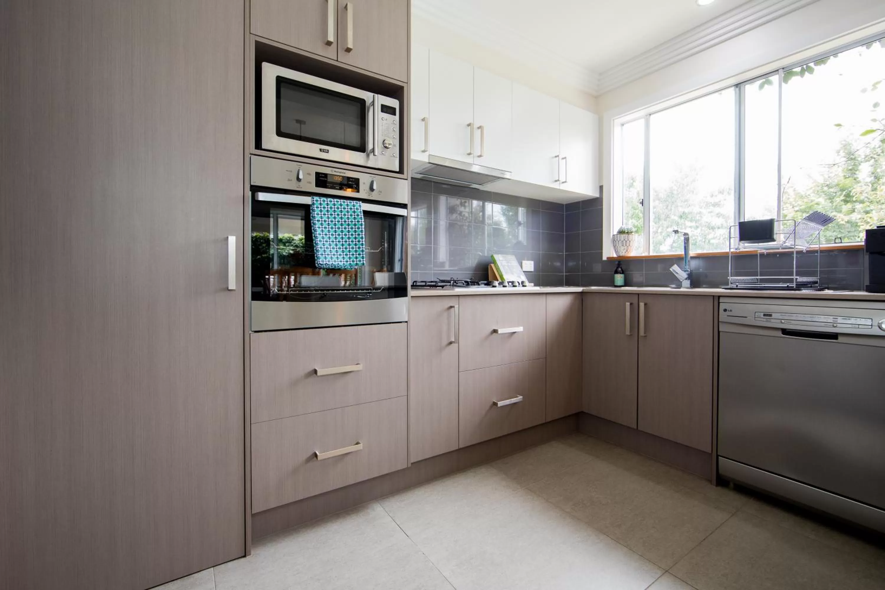 Kitchen or kitchenette in Armidale Cottage on Barney - House 2
