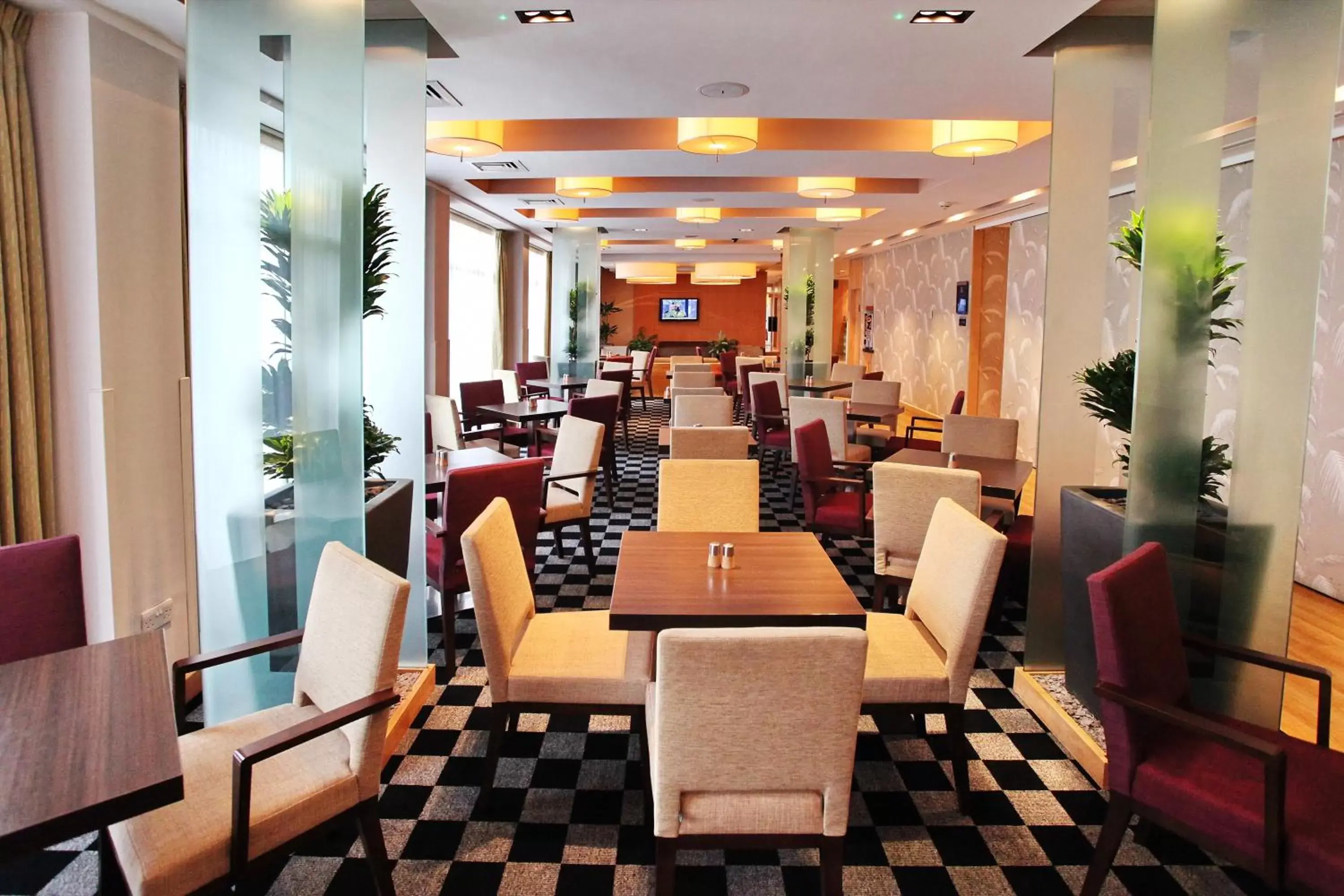 Restaurant/Places to Eat in Holiday Inn Express Birmingham Redditch, an IHG Hotel