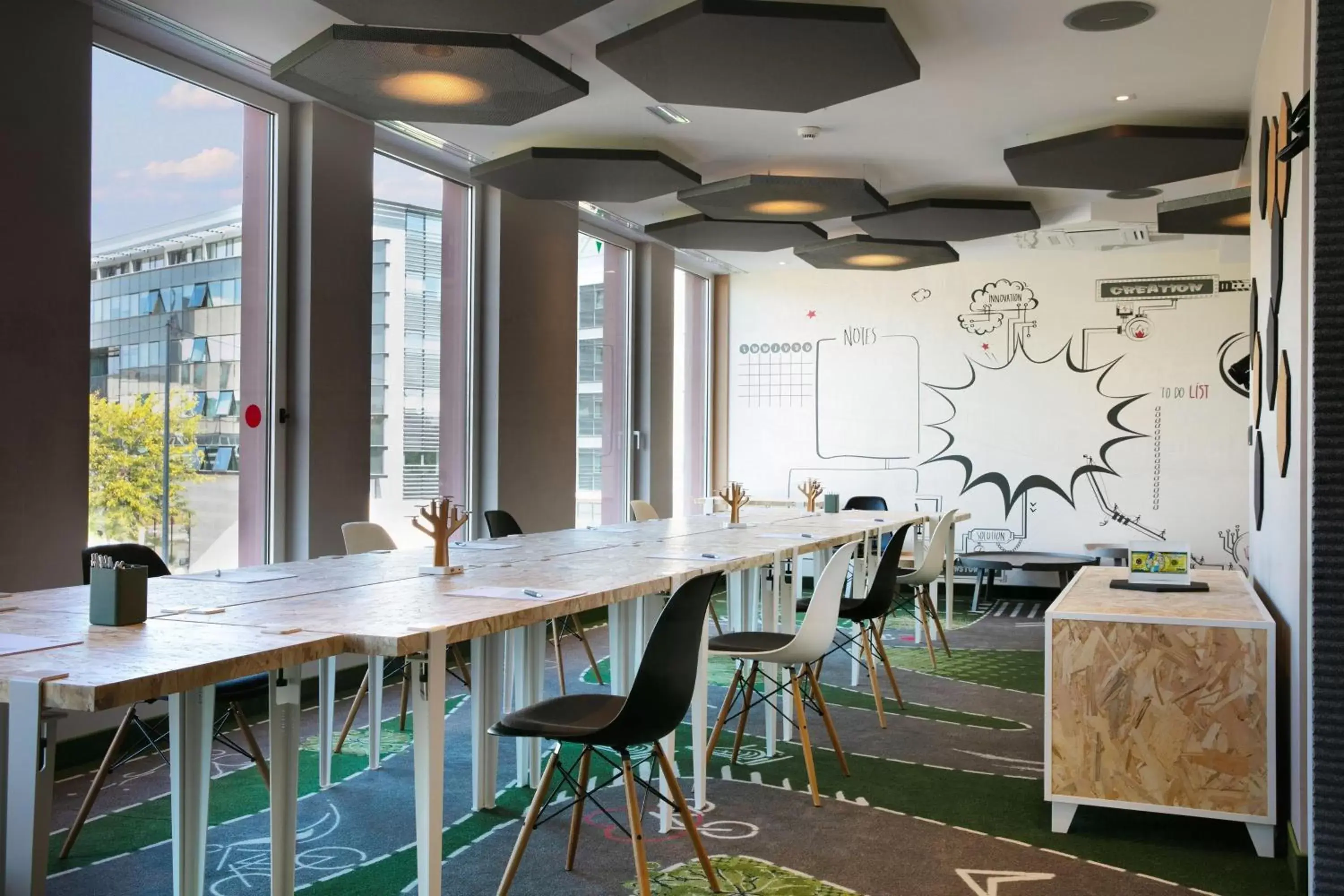 Meeting/conference room in Aloft Strasbourg Etoile