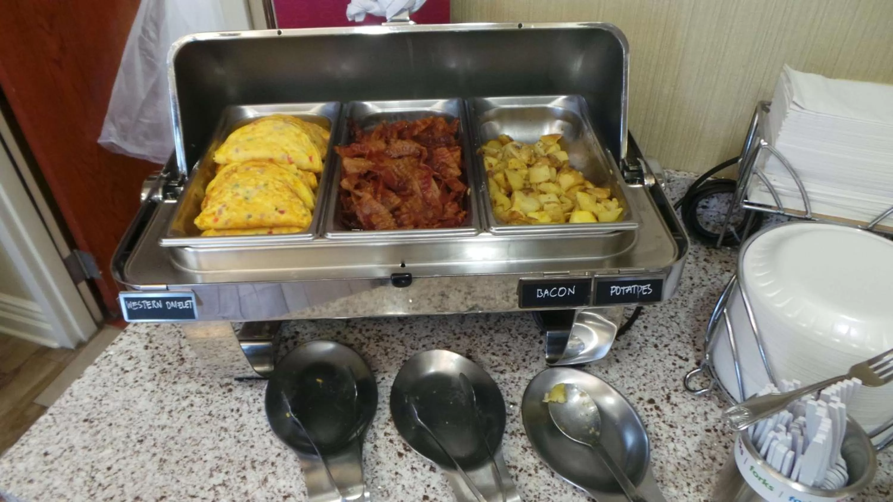 Dining area in Hampton Inn San Francisco Airport