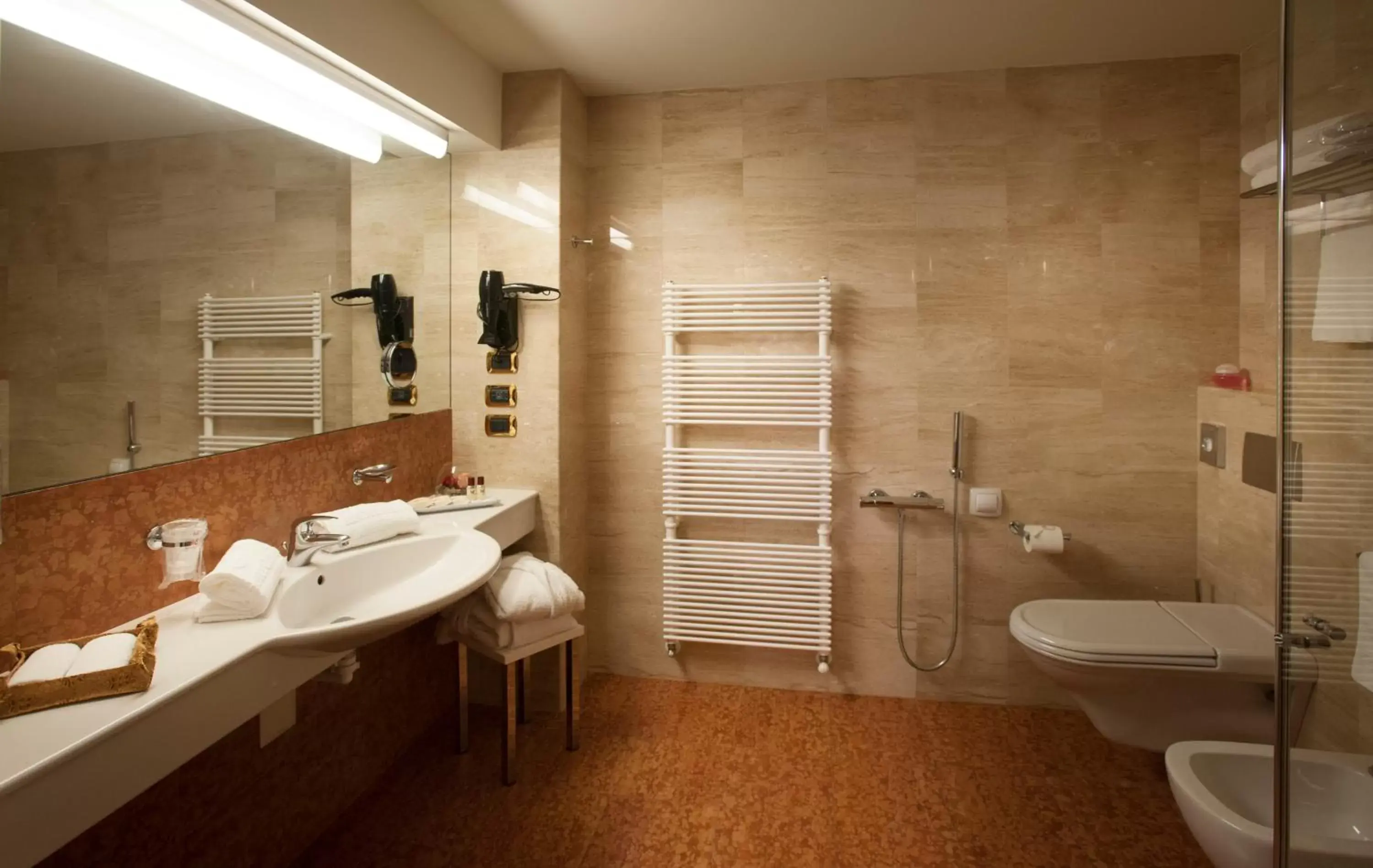 Bathroom in Hotel Calissano