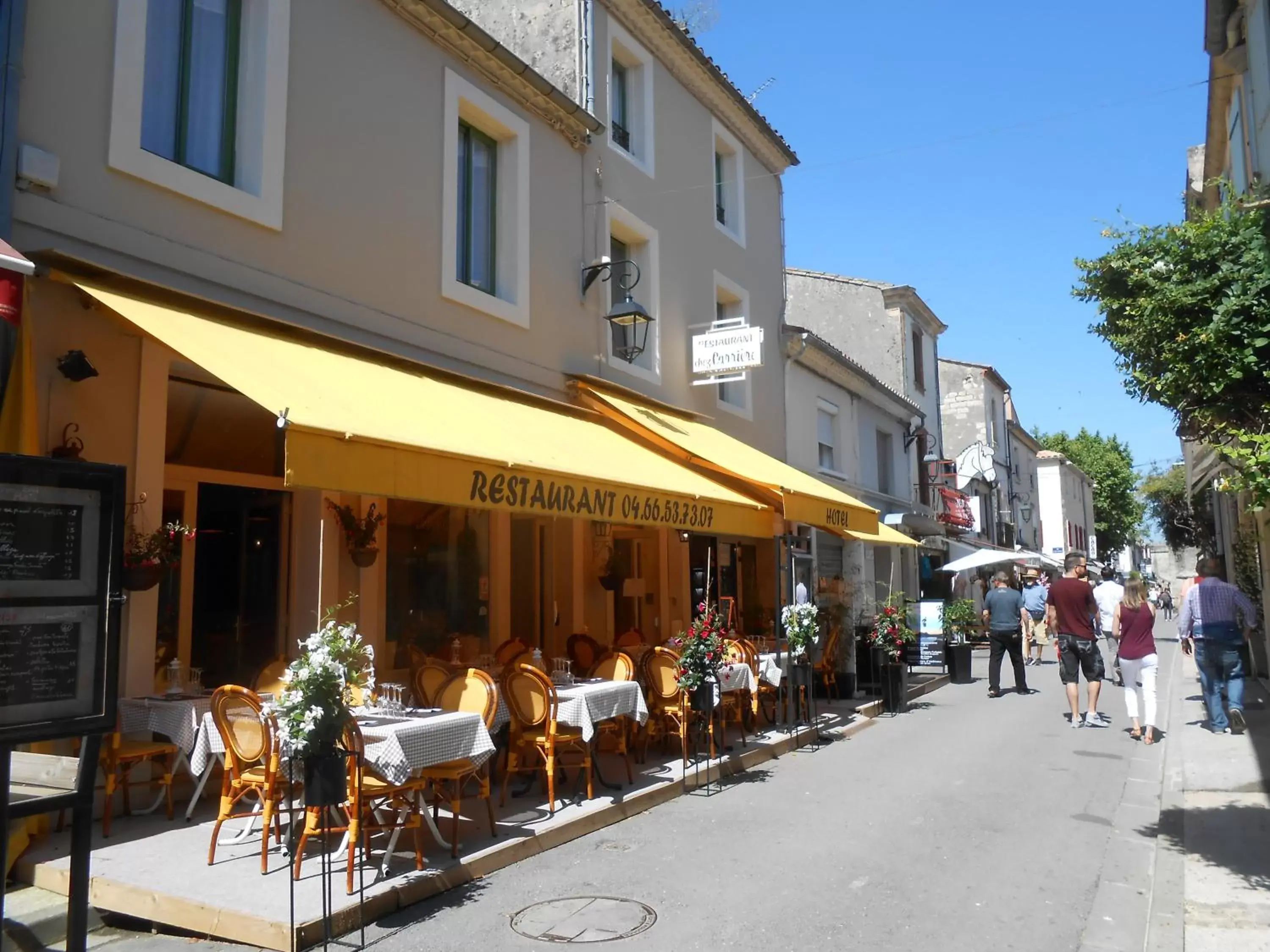 Property building, Restaurant/Places to Eat in Hôtel-Restaurant "Chez Carrière"