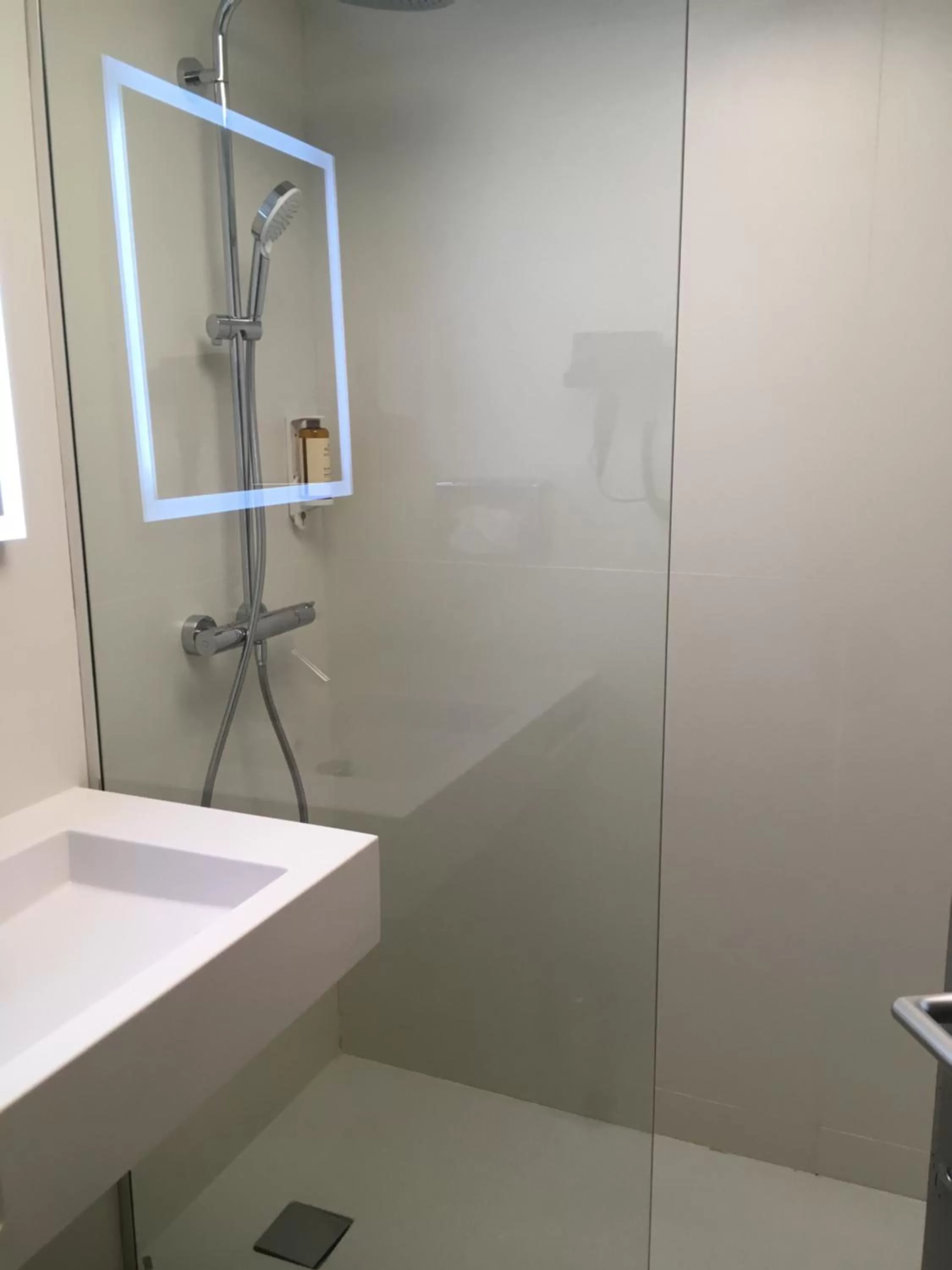 Bathroom in Mercure Perpignan Centre