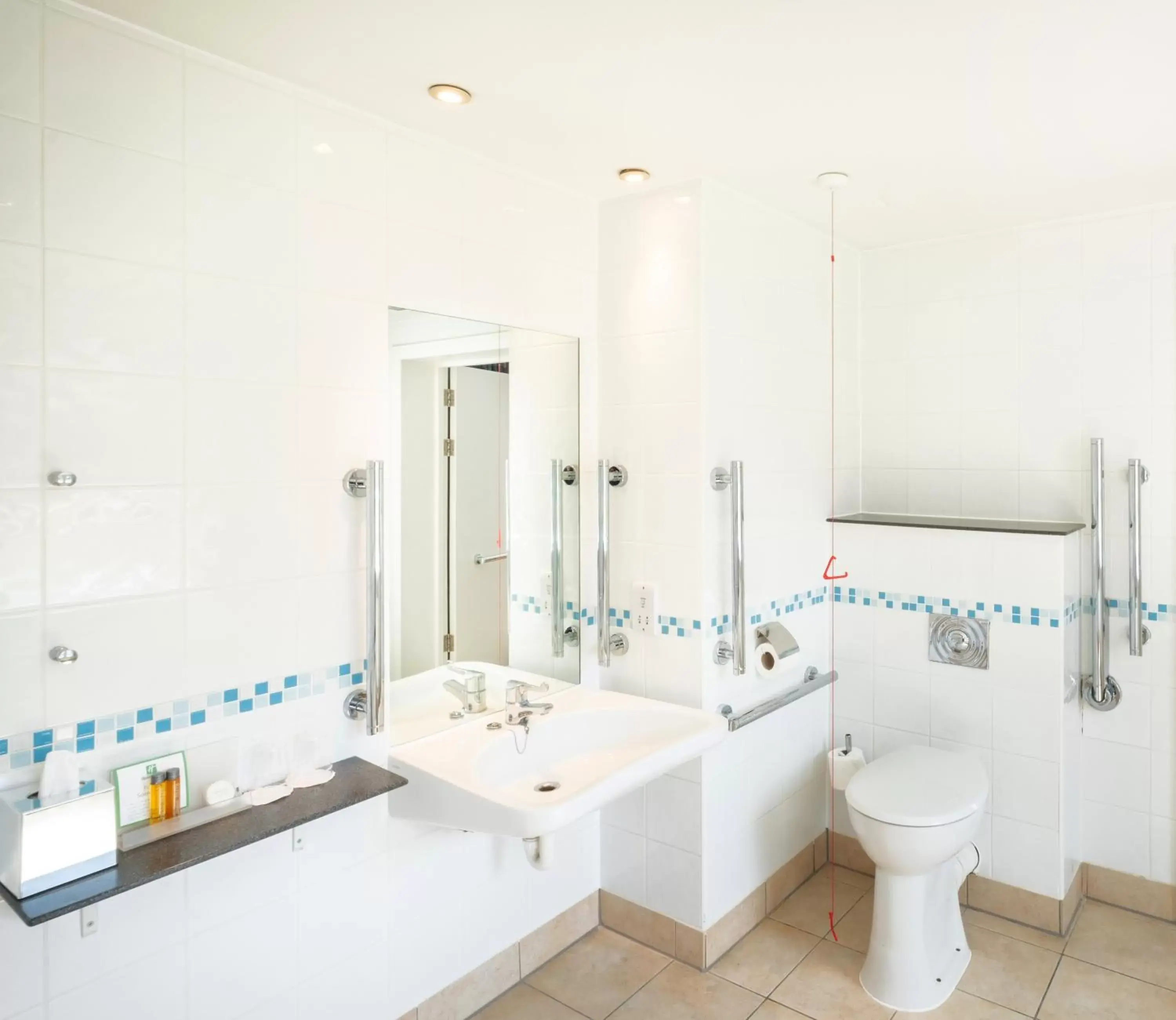 Shower, Bathroom in Holiday Inn Aylesbury, an IHG Hotel