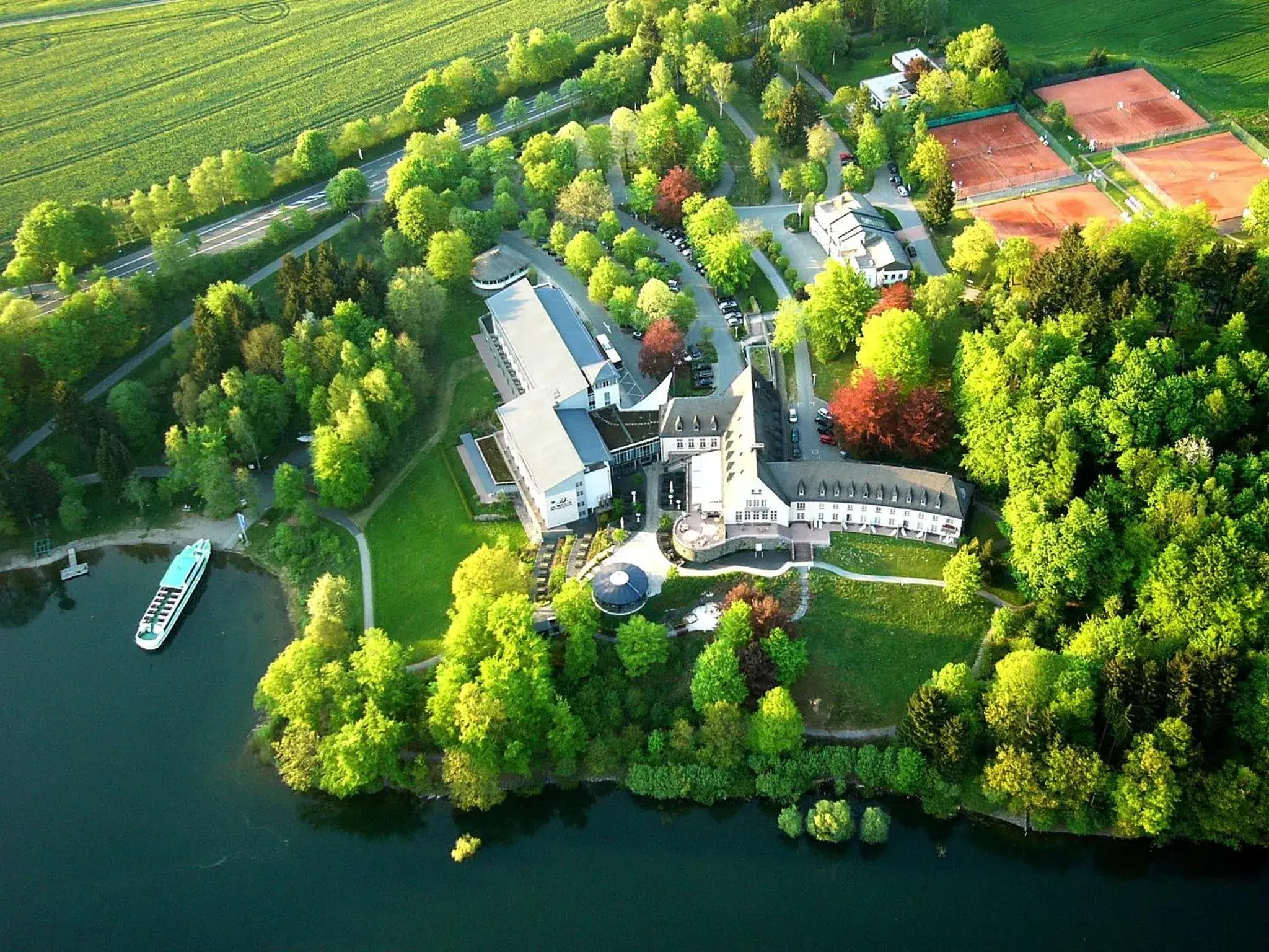 Bird's eye view, Bird's-eye View in Welcome Hotel Meschede Hennesee