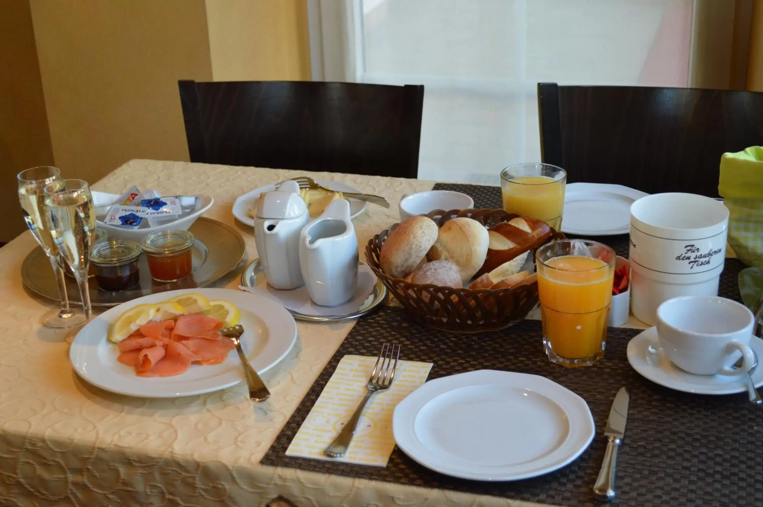 Breakfast in Hotel Garni Rösslipost