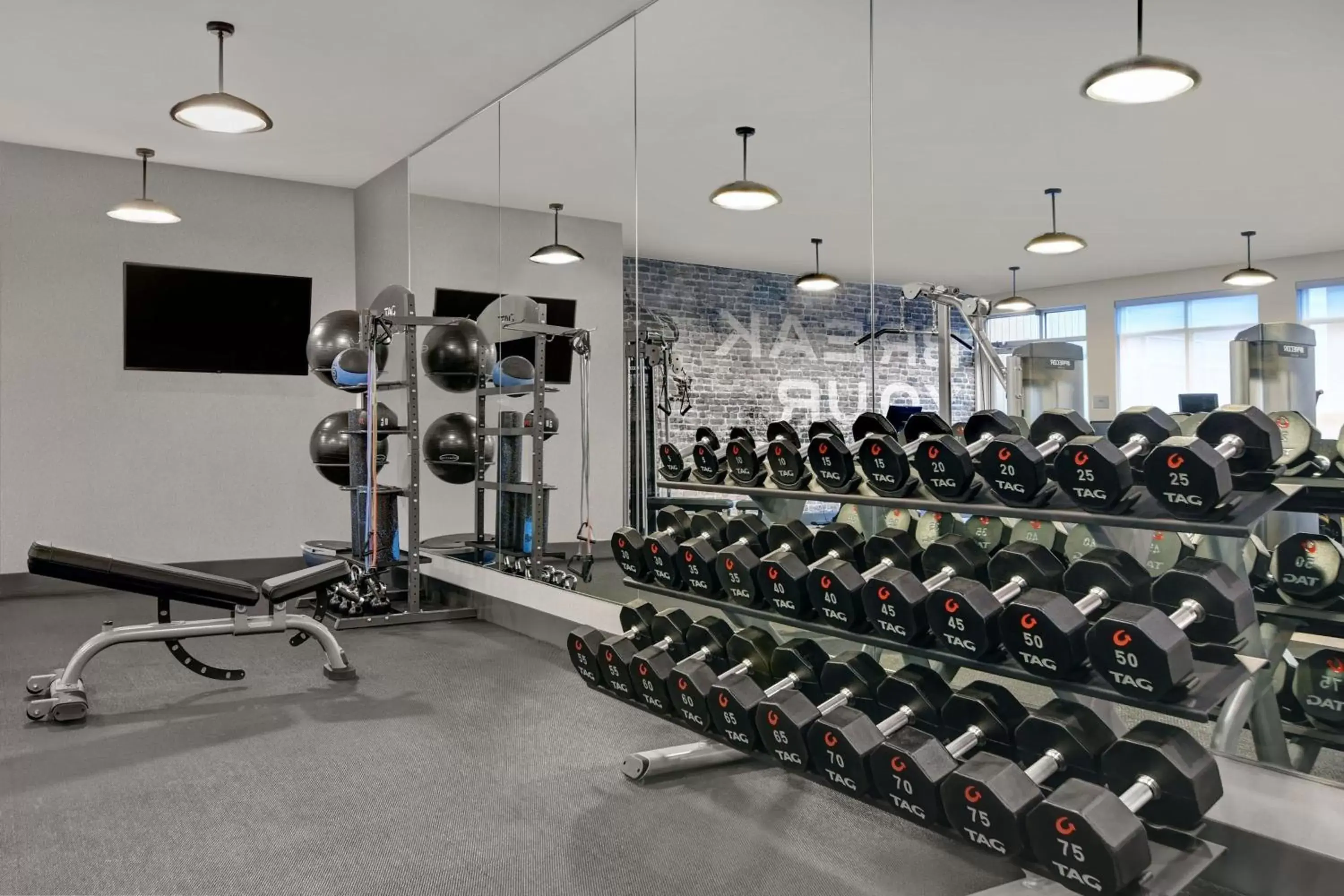 Fitness centre/facilities, Fitness Center/Facilities in Courtyard by Marriott Hamilton