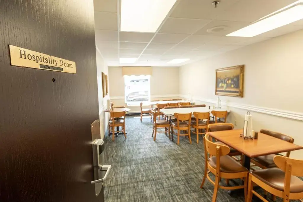 Seating area, Restaurant/Places to Eat in Savannah House Hotel