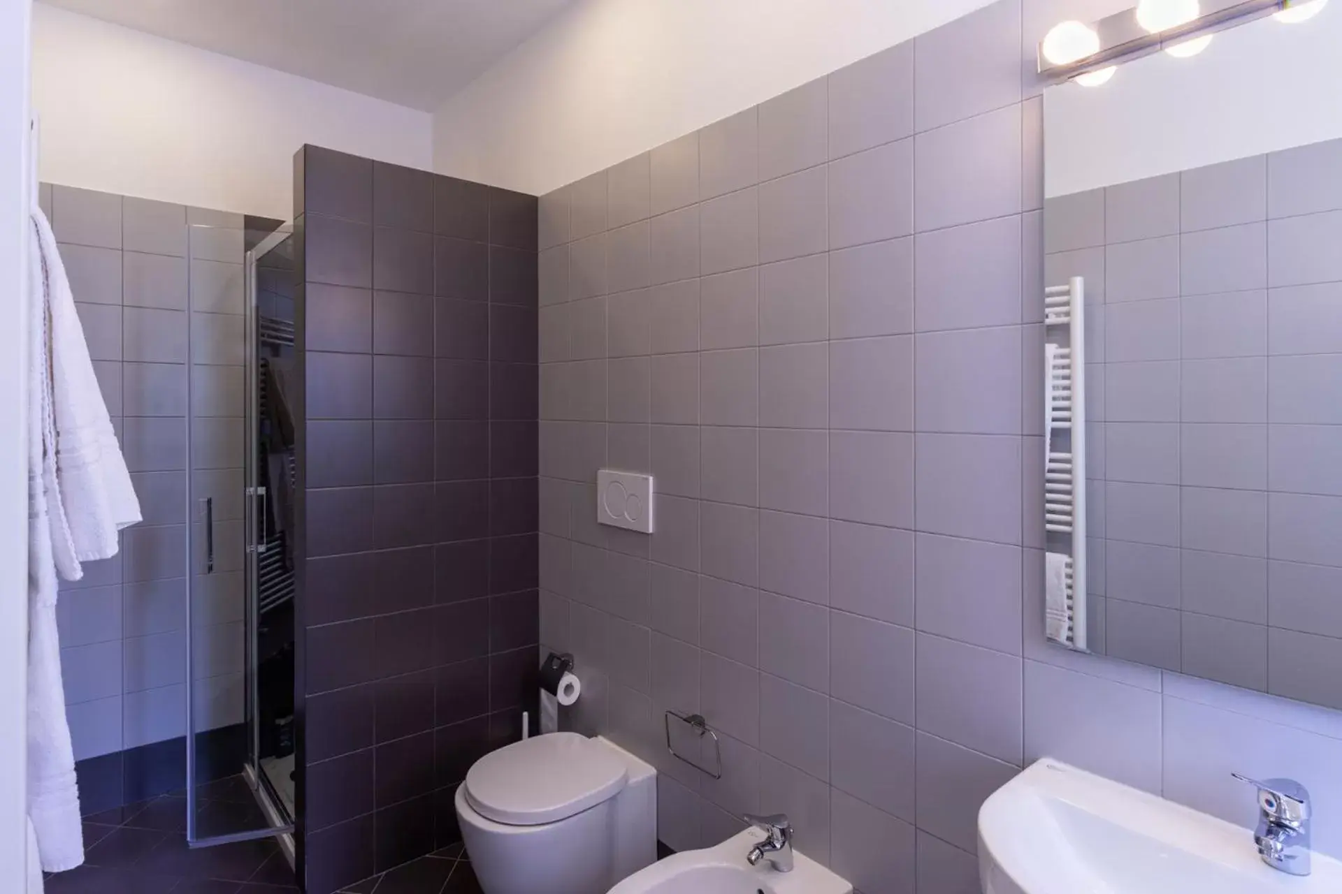 Shower, Bathroom in Ventitrémarzo Guest House